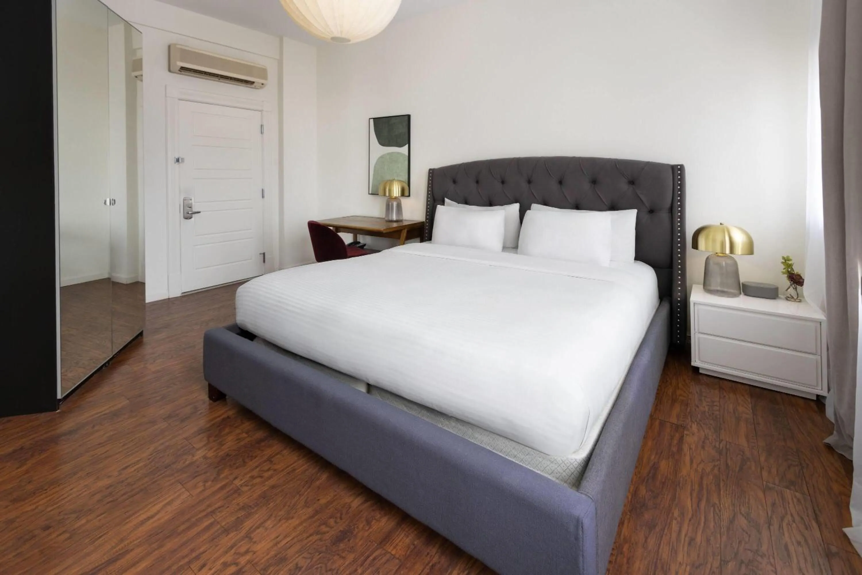 Photo of the whole room, Bed in Hotel Brexton, Trademark Collection by Wyndham