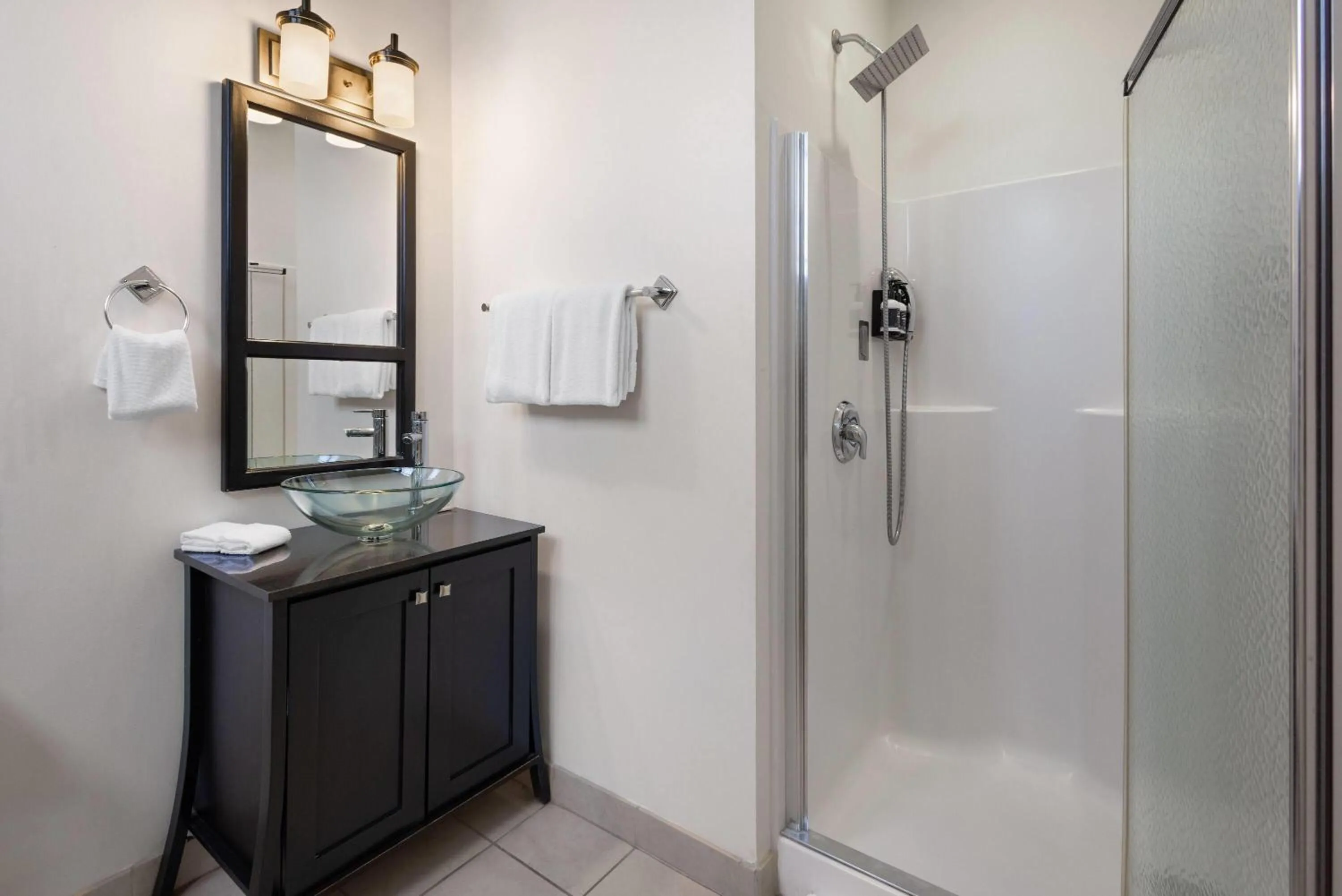 Bathroom in Hotel Brexton, Trademark Collection by Wyndham