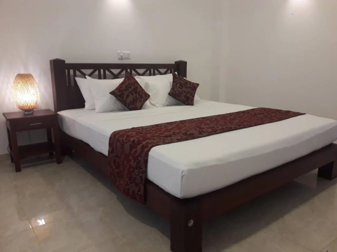 Bed in Hikka Regent Hotel