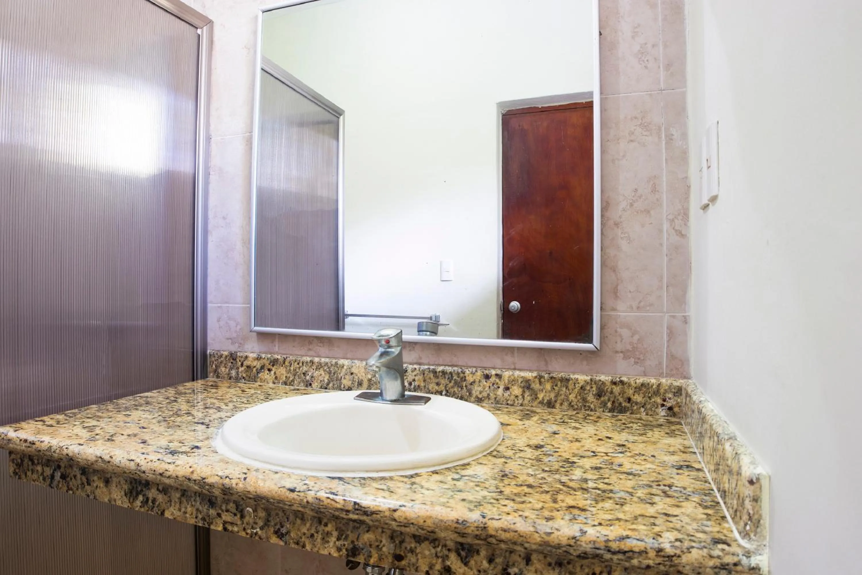Bathroom in Collection O Hotel Mocambo, Boca del Río