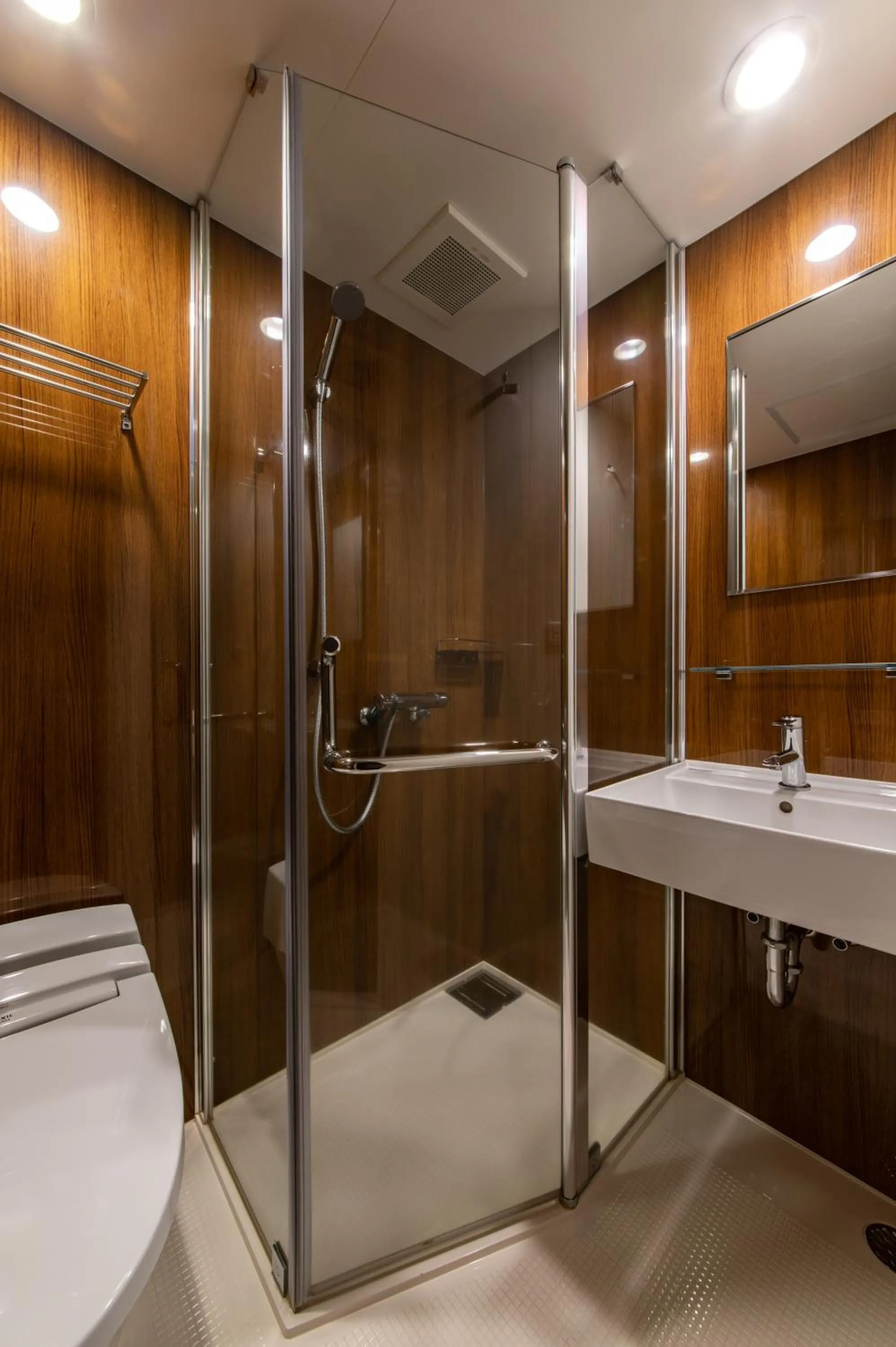 Shower in Hotel Vista Kanazawa