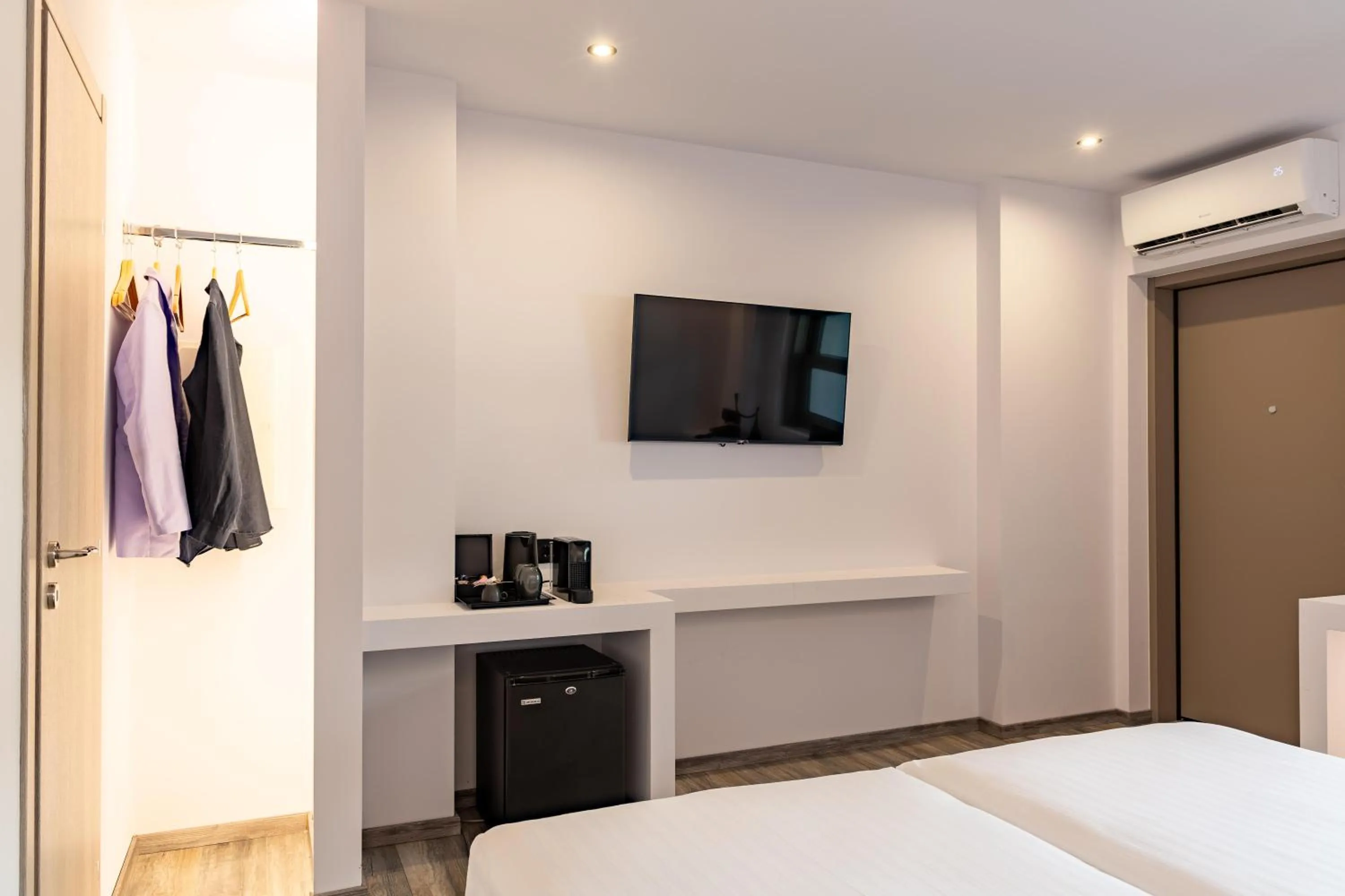 TV and multimedia, Bed in Civitel Attik Rooms & Suites