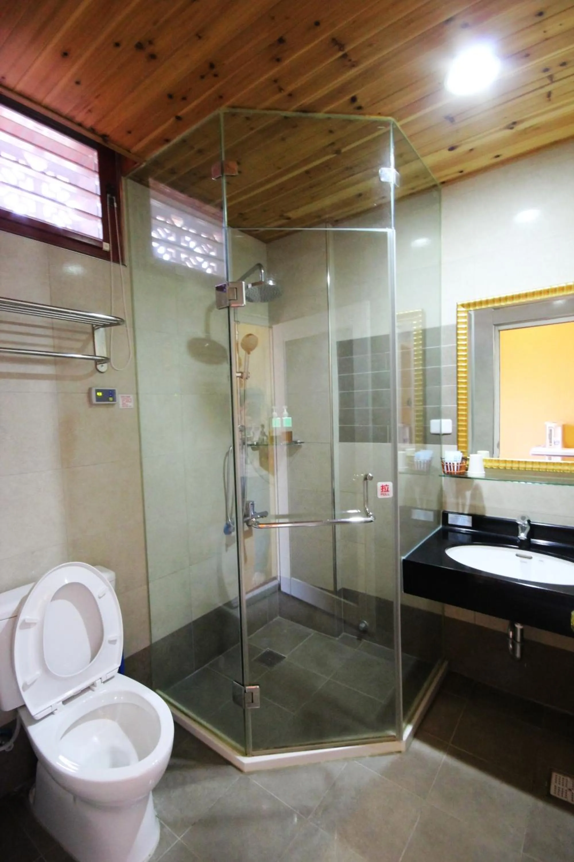 Shower in SEAVIEW-SHOY B&B