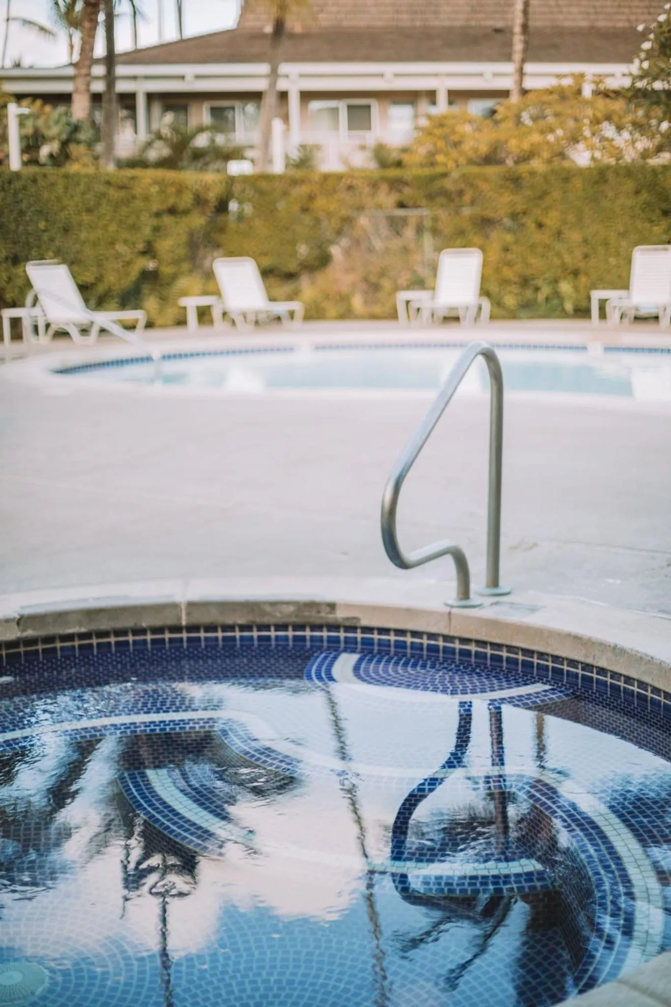 Swimming pool in Plantation Hale Suites