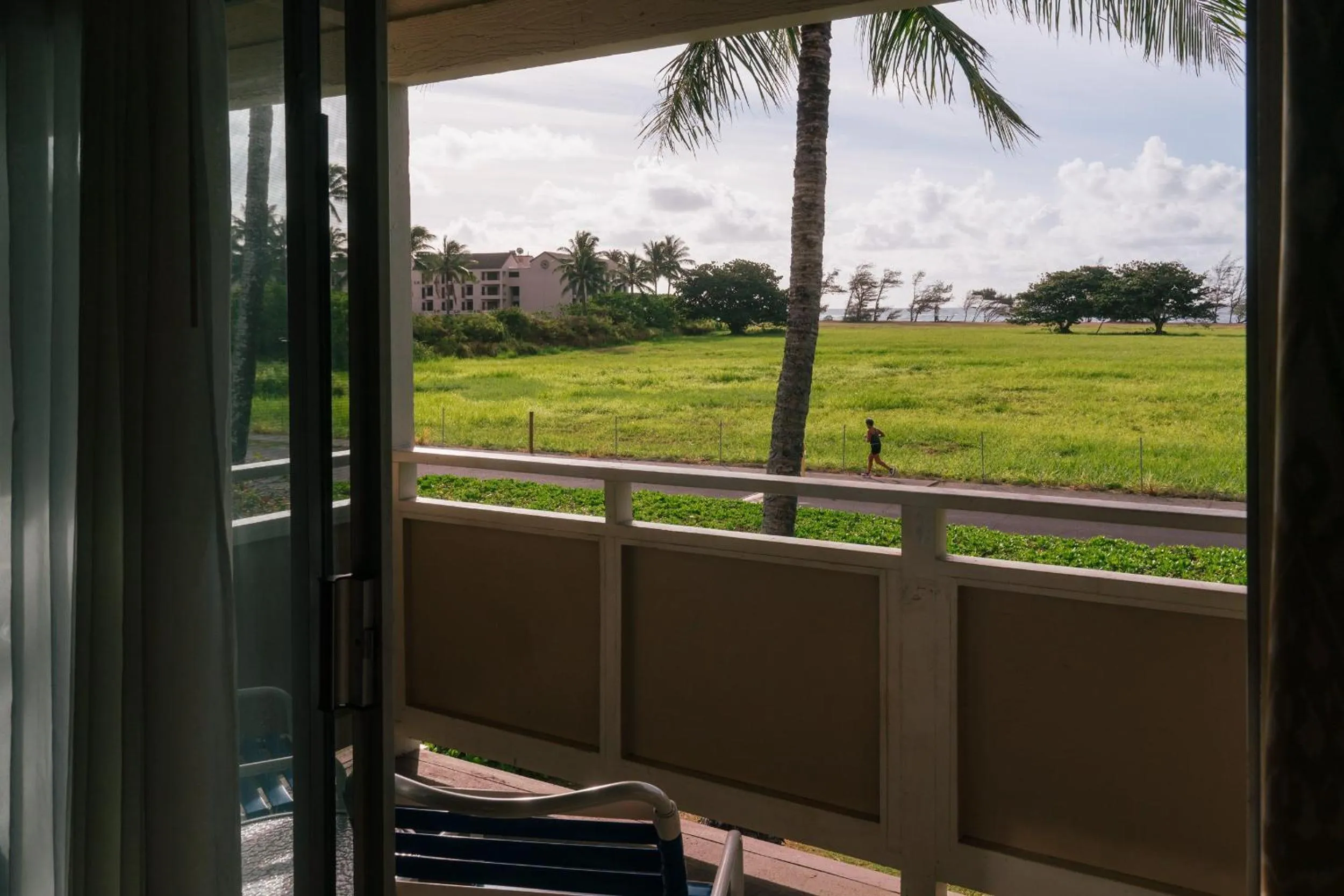 Photo of the whole room in Plantation Hale Suites