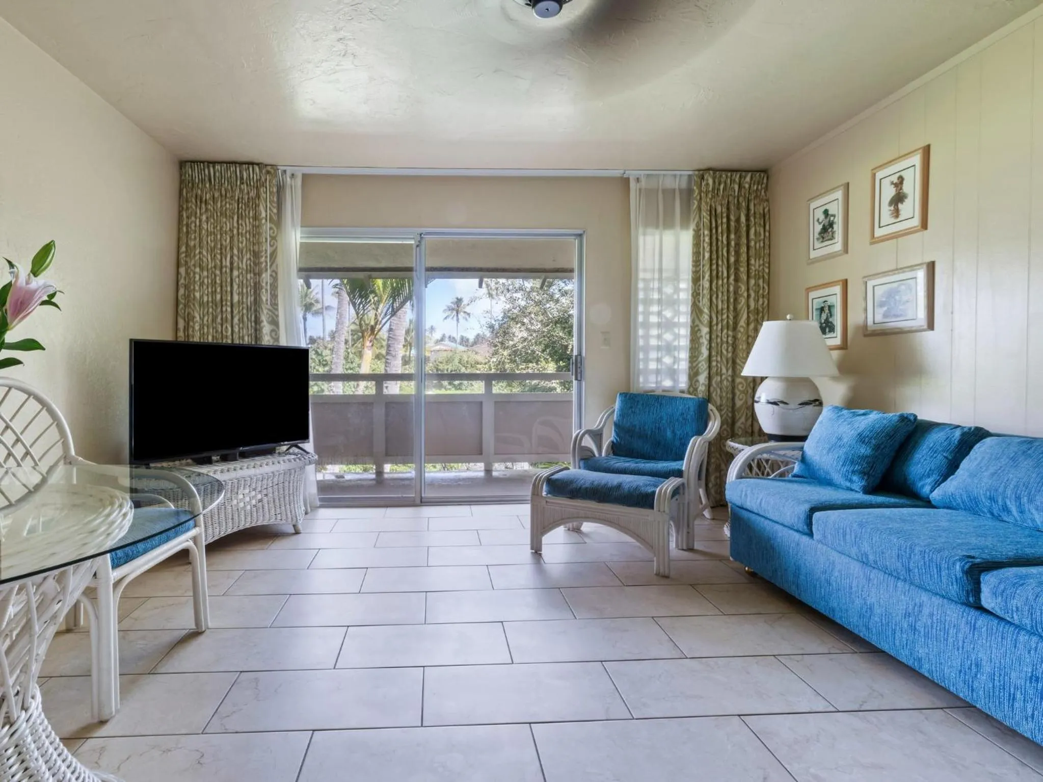 Photo of the whole room in Plantation Hale Suites