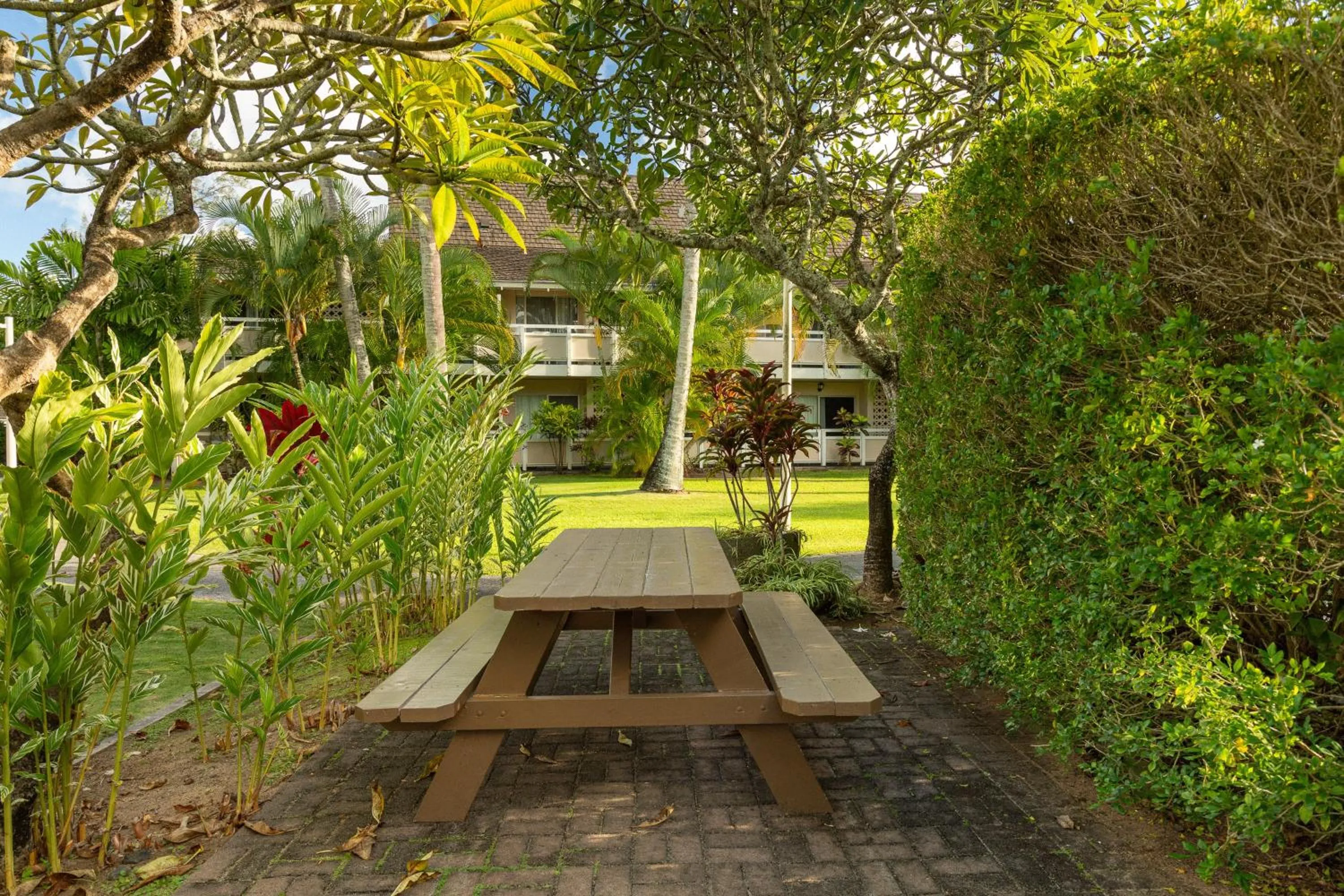 Property building in Plantation Hale Suites