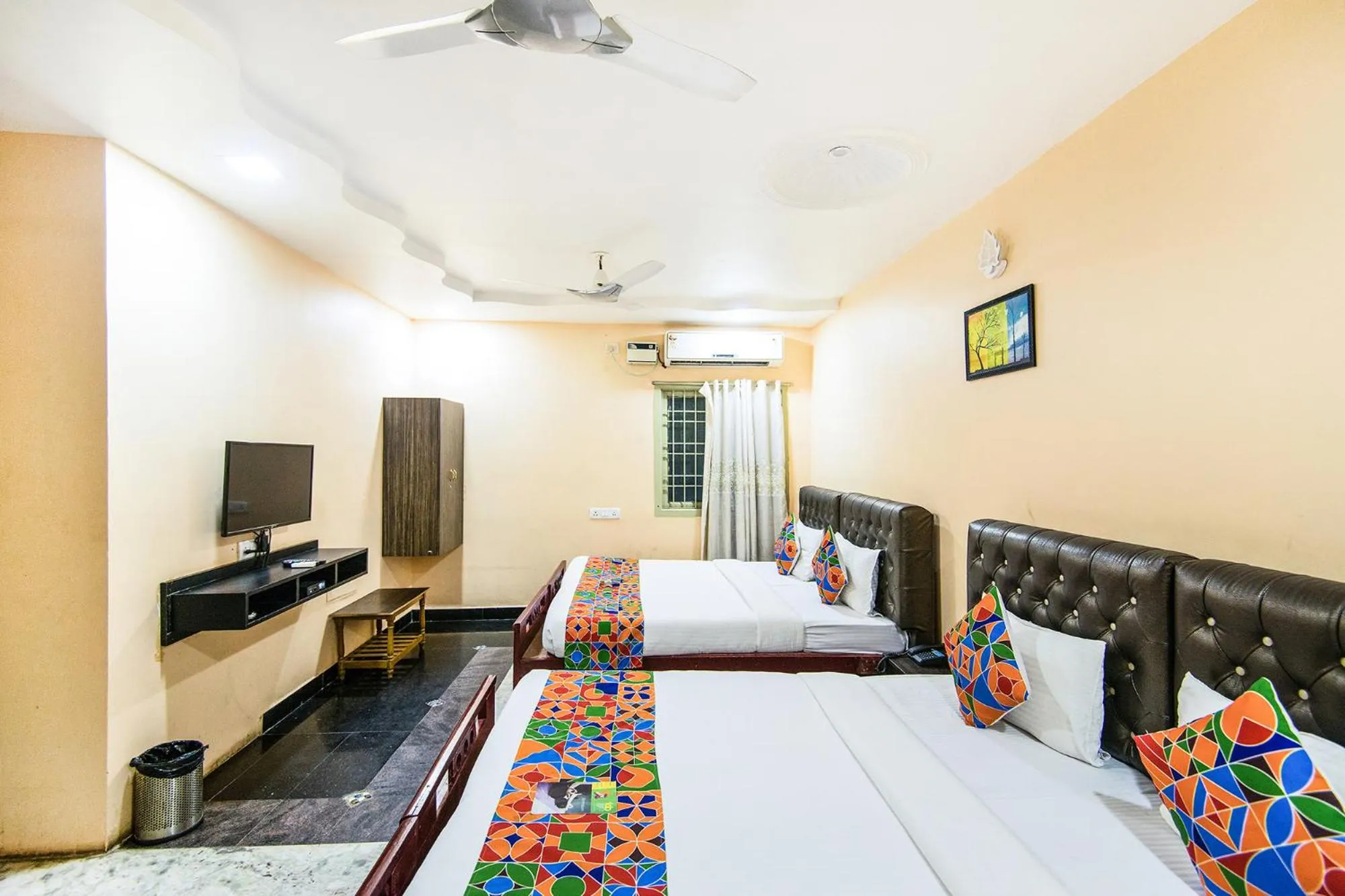 Photo of the whole room, Bed in Royal Palace Marina