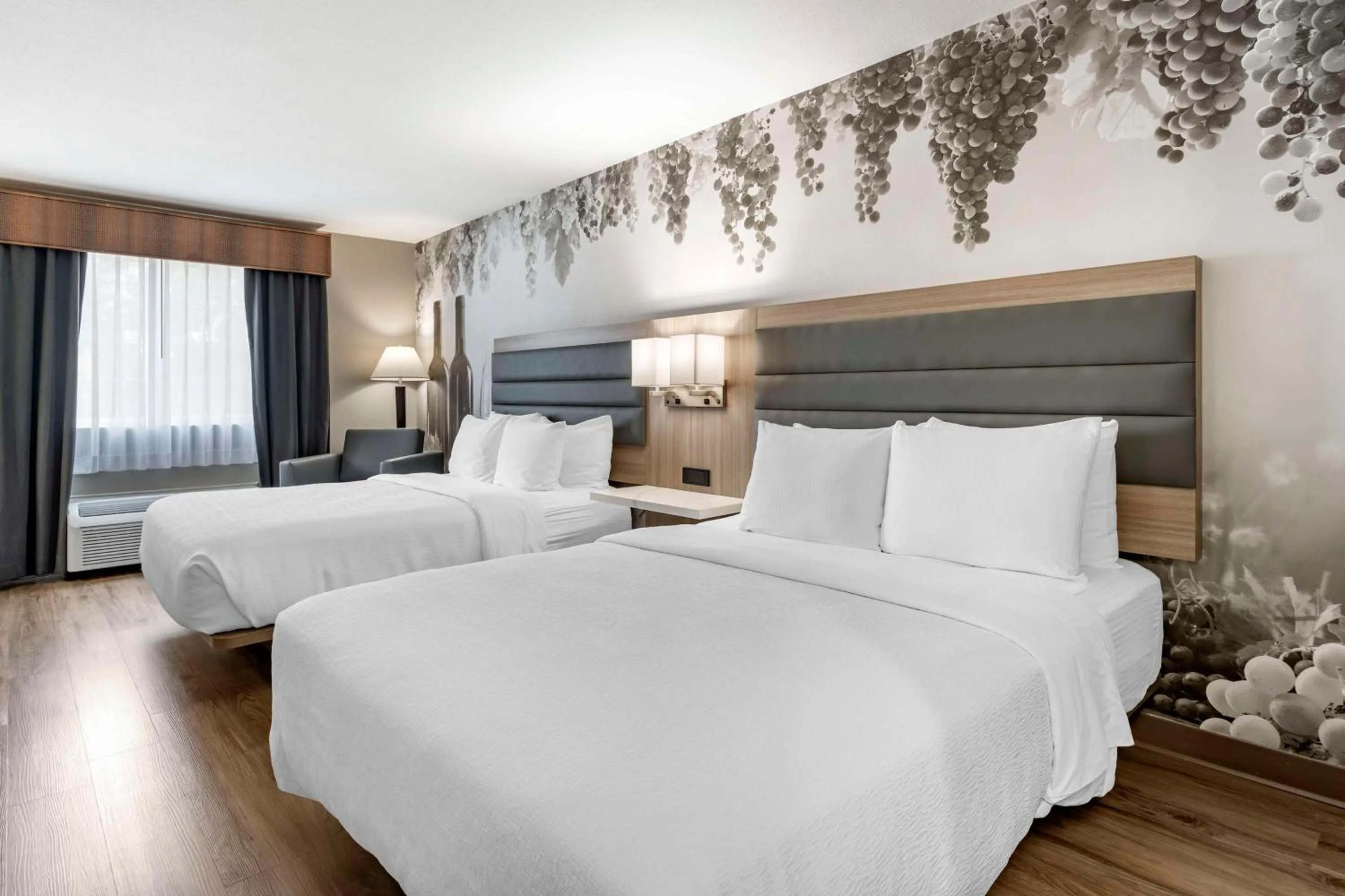 Bedroom, Bed in Best Western Plus Vineyard Inn