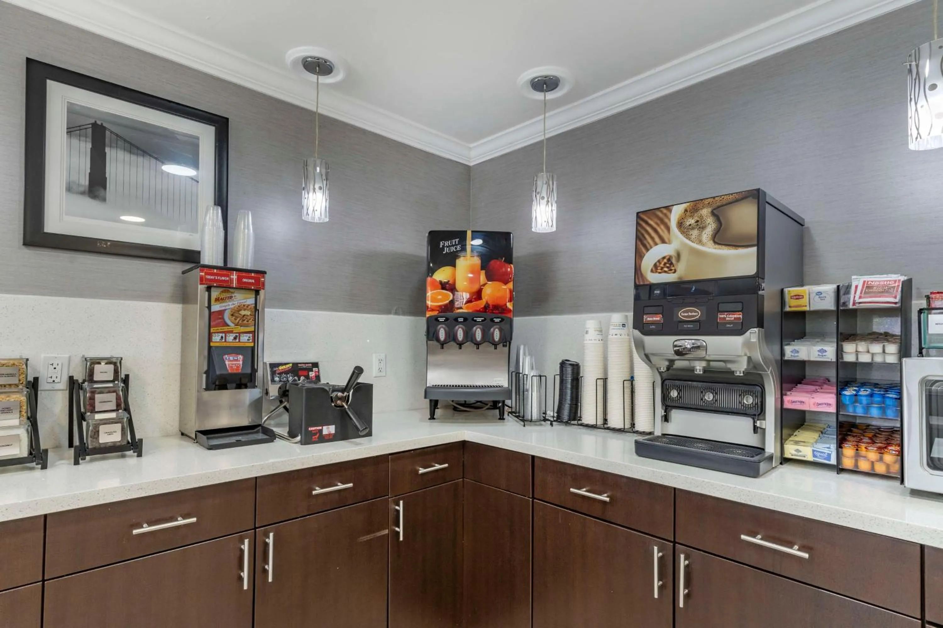 Breakfast in Best Western Plus Vineyard Inn