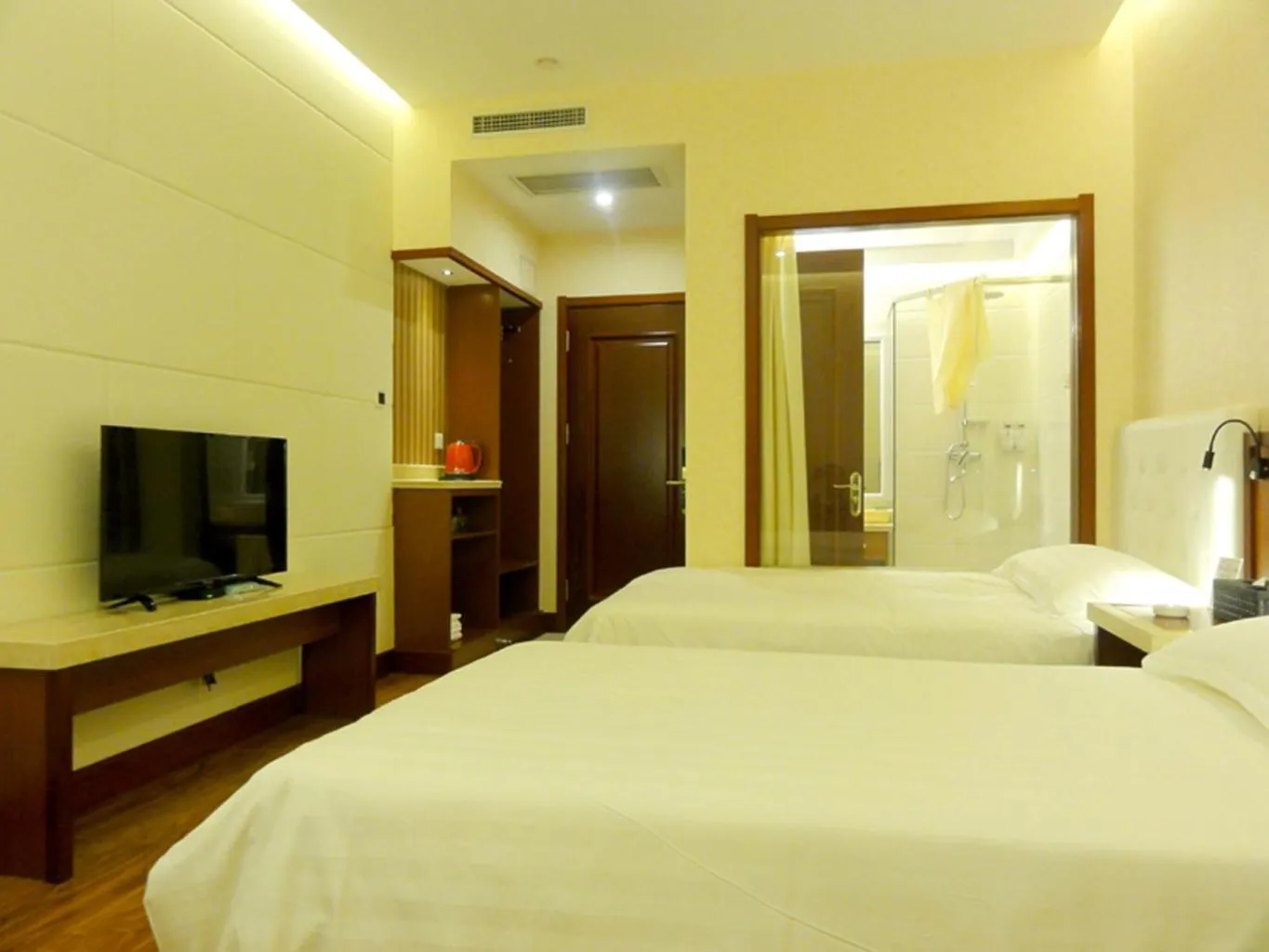 Bed in Hua Qi Kaiserdom Hotel Zhongshan Road St Michael's Cathedral and Zhanqiao Pier Qingdao