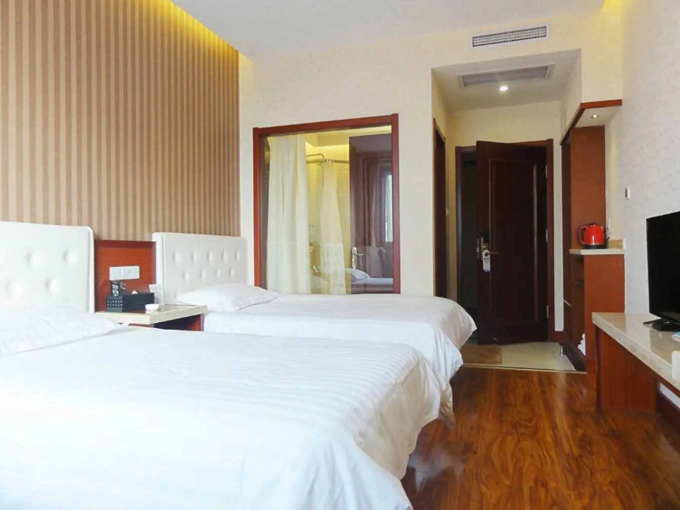 Bed in Hua Qi Kaiserdom Hotel Zhongshan Road St Michael's Cathedral and Zhanqiao Pier Qingdao