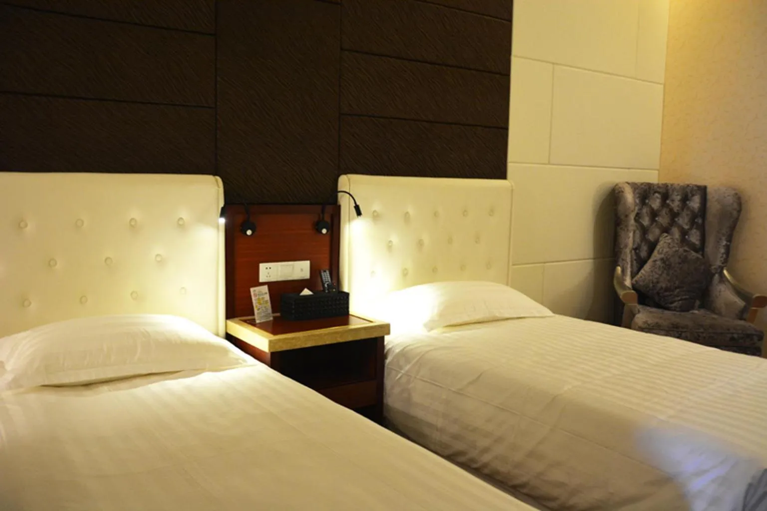 Bed in Hua Qi Kaiserdom Hotel Zhongshan Road St Michael's Cathedral and Zhanqiao Pier Qingdao