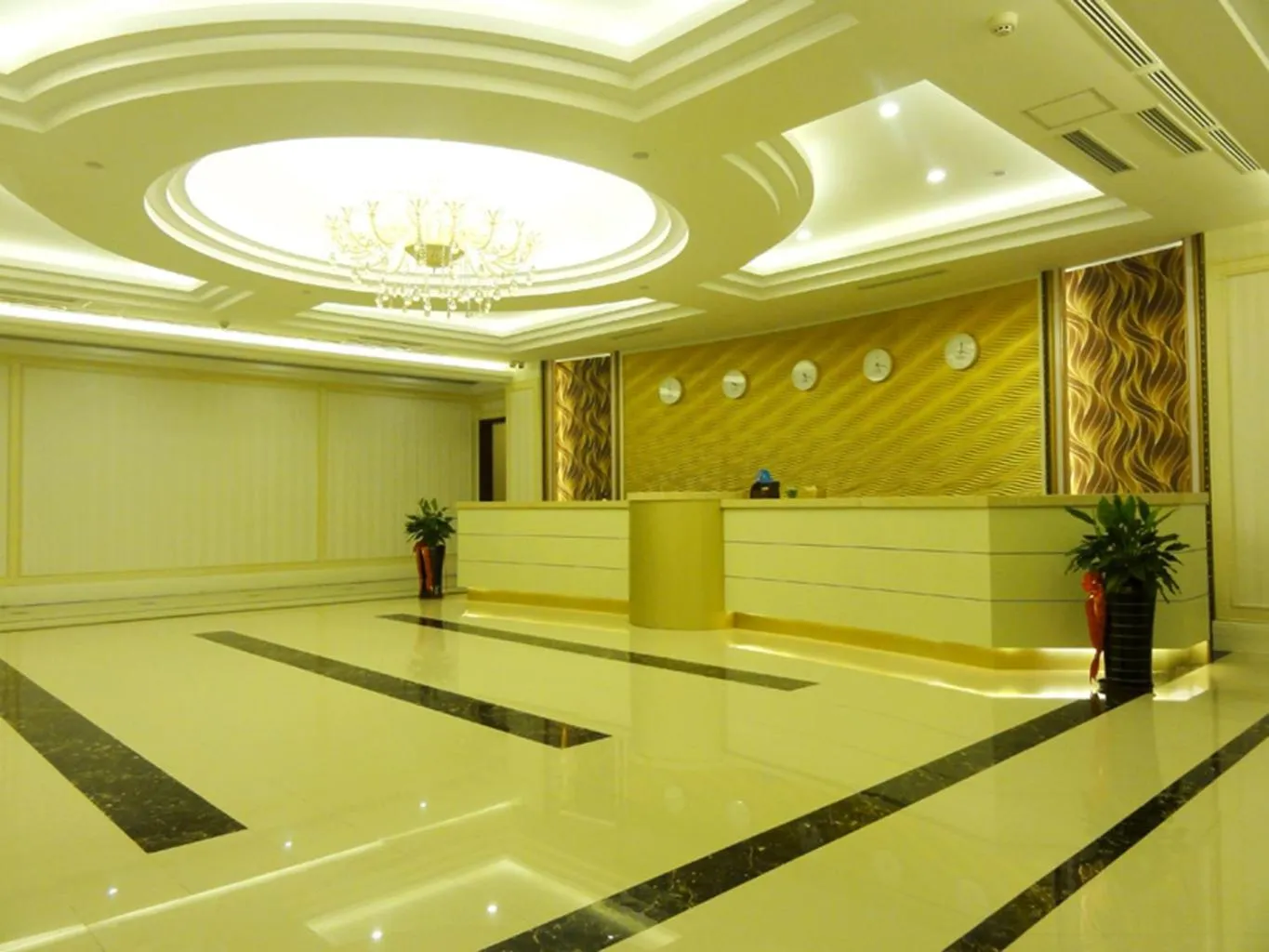 Lobby or reception in Hua Qi Kaiserdom Hotel Zhongshan Road St Michael's Cathedral and Zhanqiao Pier Qingdao