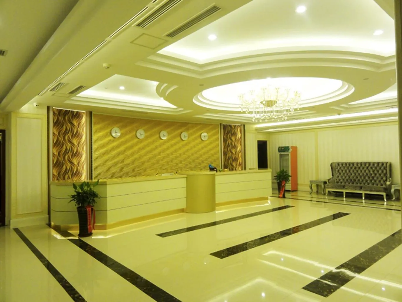 Lobby or reception in Hua Qi Kaiserdom Hotel Zhongshan Road St Michael's Cathedral and Zhanqiao Pier Qingdao