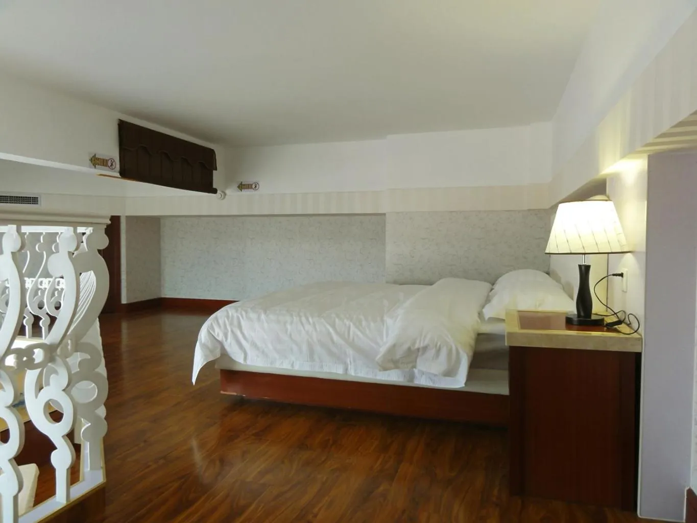 Bed in Hua Qi Kaiserdom Hotel Zhongshan Road St Michael's Cathedral and Zhanqiao Pier Qingdao