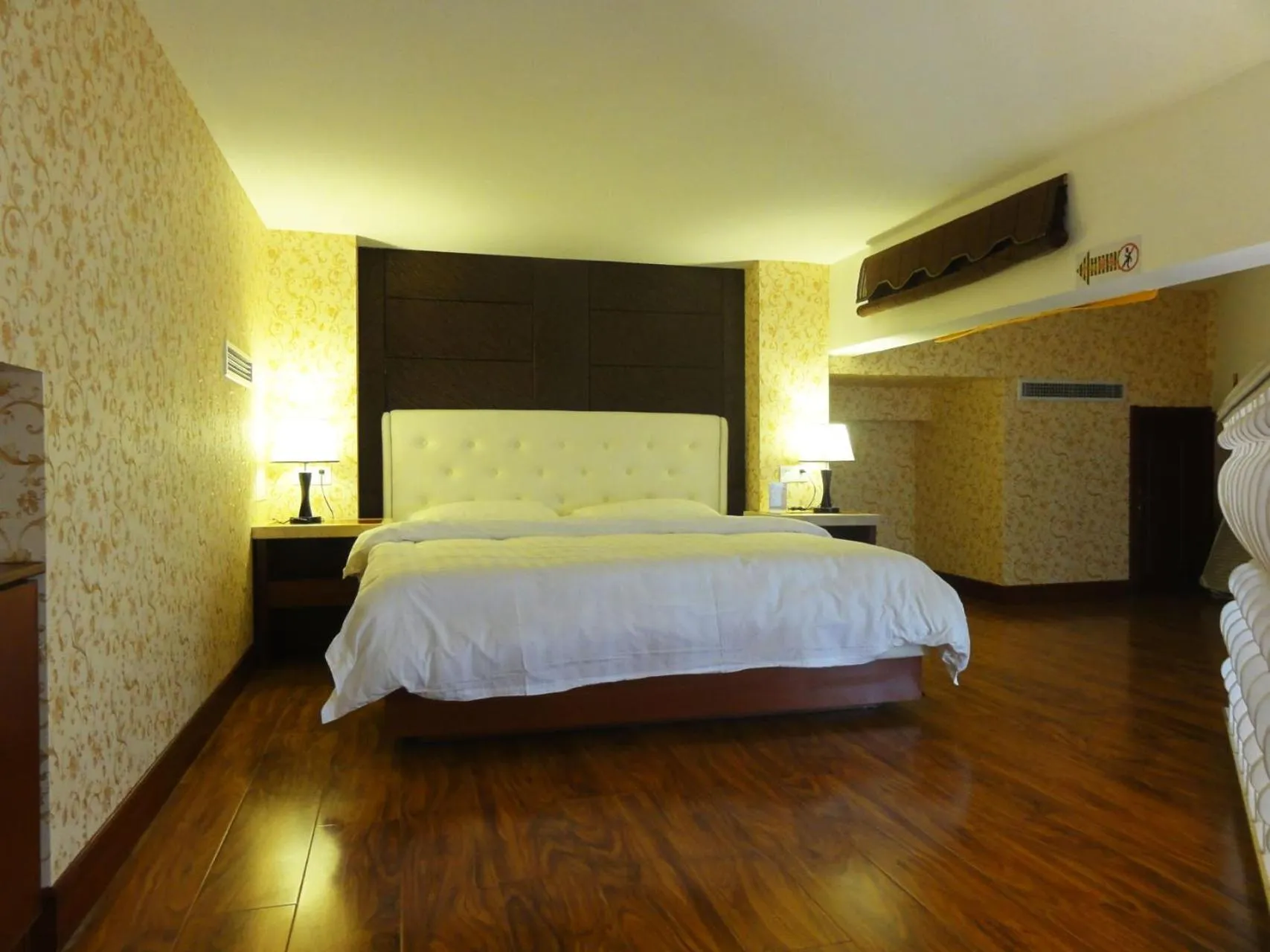 Bed in Hua Qi Kaiserdom Hotel Zhongshan Road St Michael's Cathedral and Zhanqiao Pier Qingdao