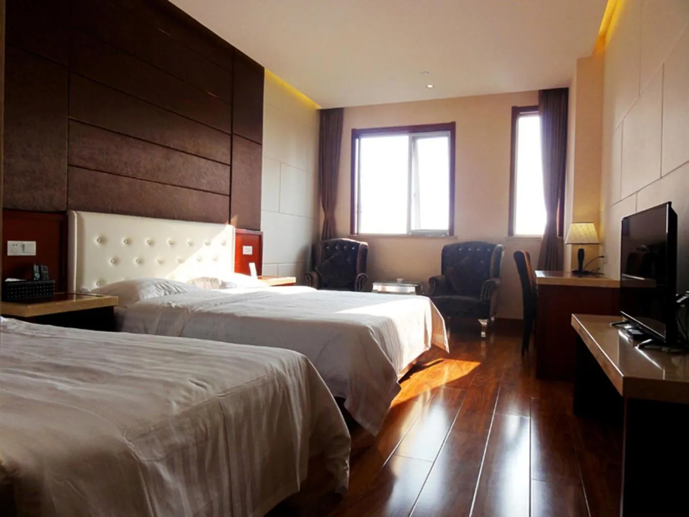 Bed in Hua Qi Kaiserdom Hotel Zhongshan Road St Michael's Cathedral and Zhanqiao Pier Qingdao