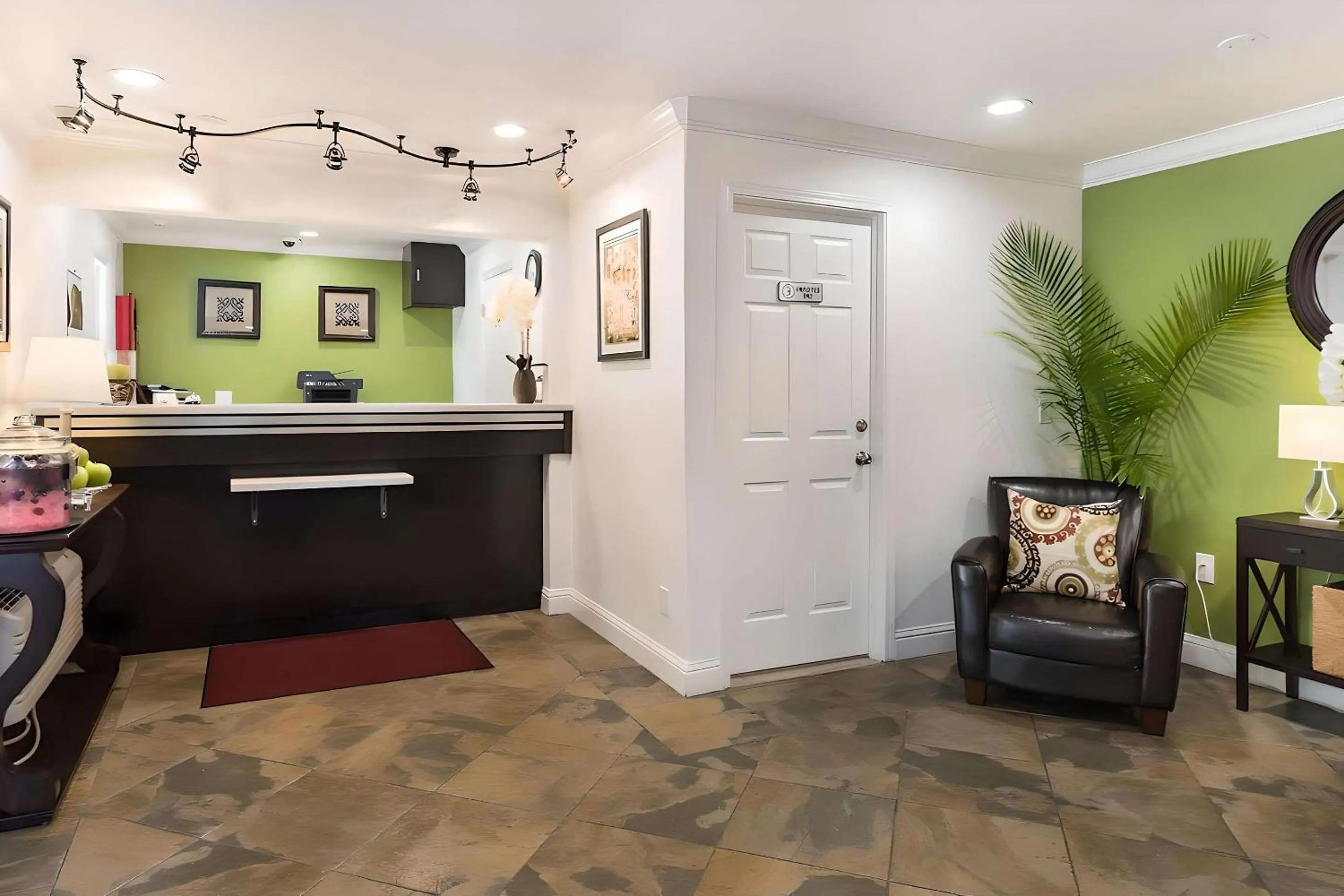 Lobby or reception in Rodeway Inn San Jose HWY-101 Tully Rd Exit