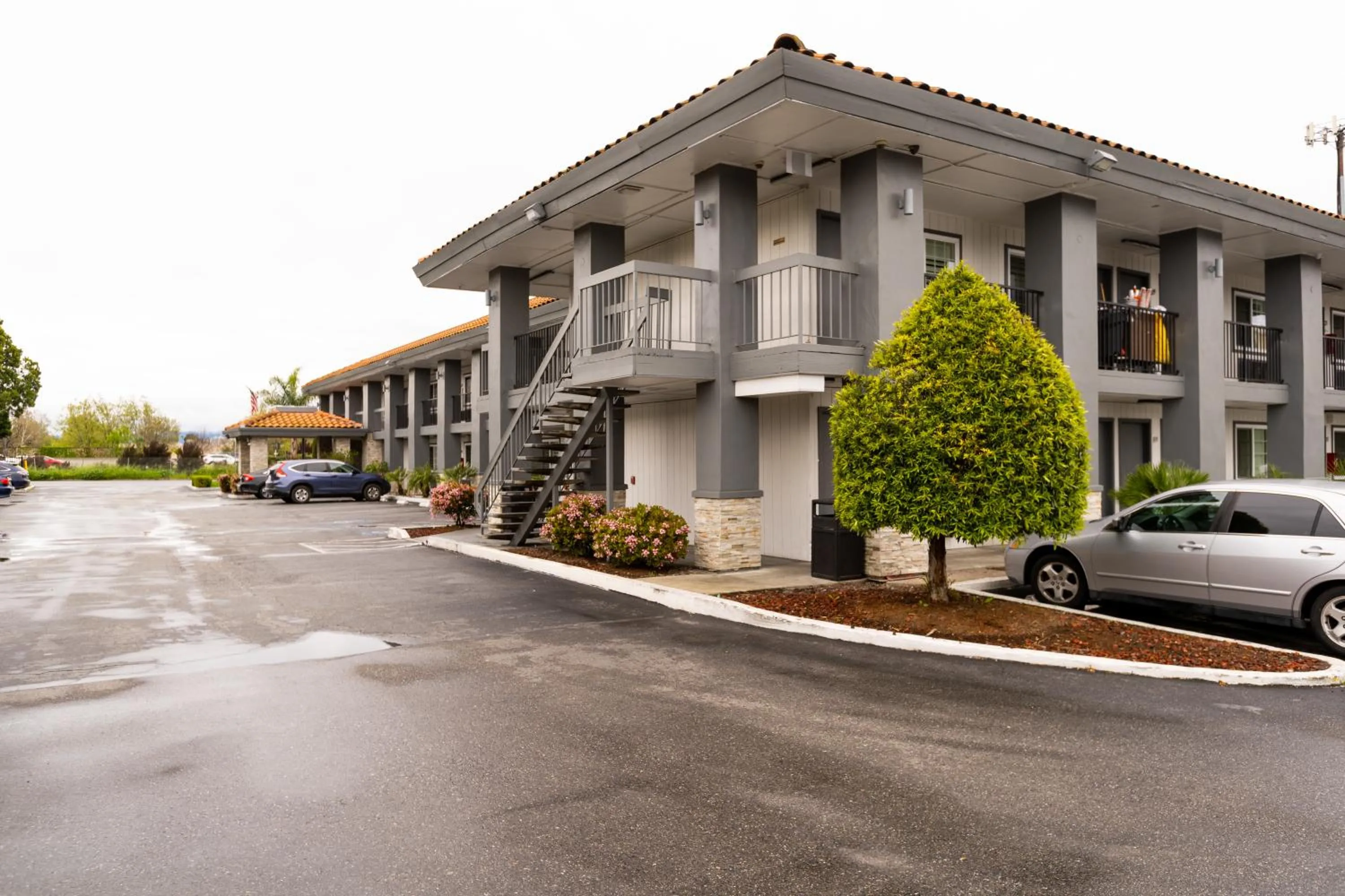 Property building in Rodeway Inn San Jose HWY-101 Tully Rd Exit