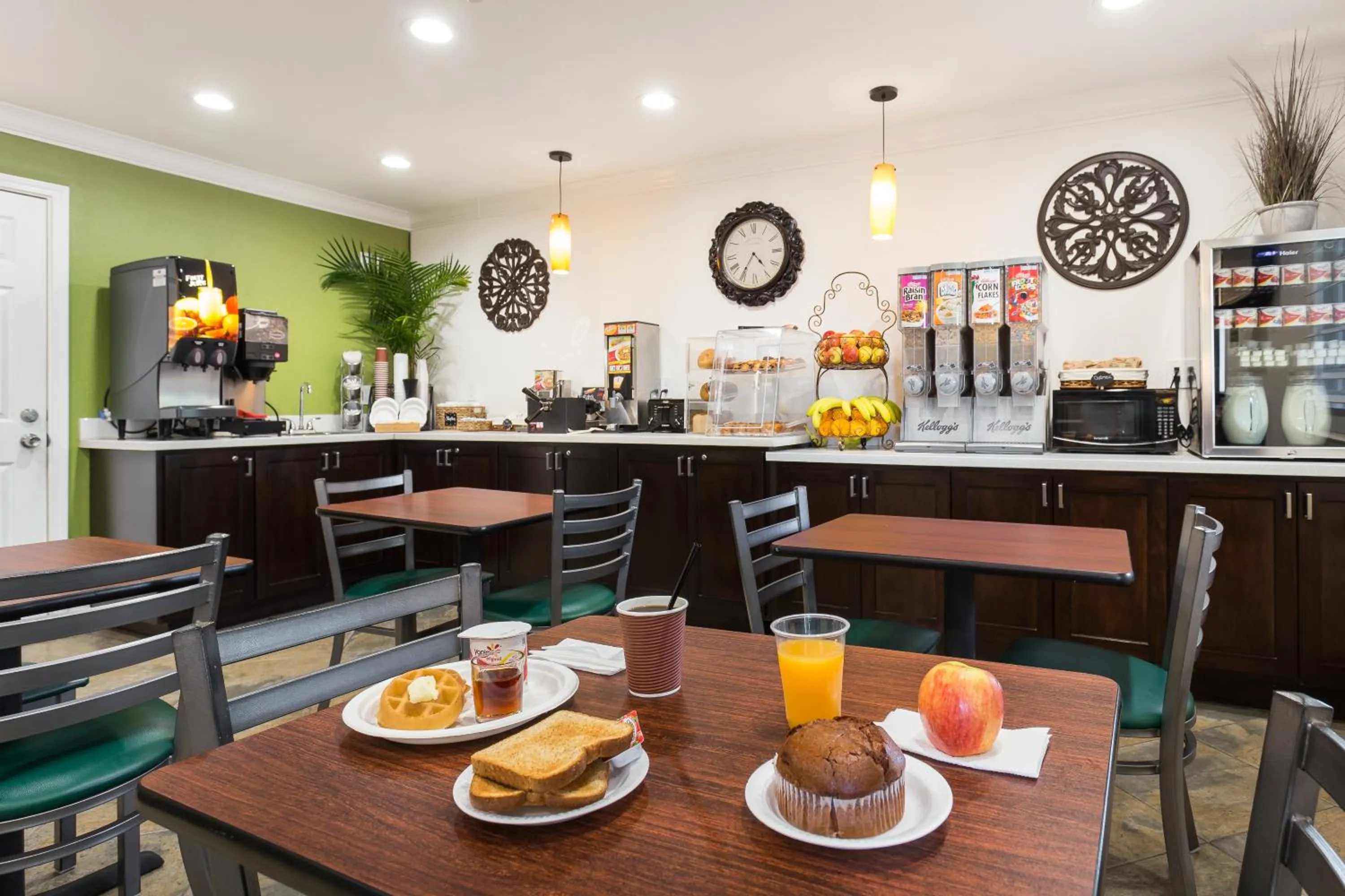 Restaurant/places to eat in Rodeway Inn San Jose HWY-101 Tully Rd Exit