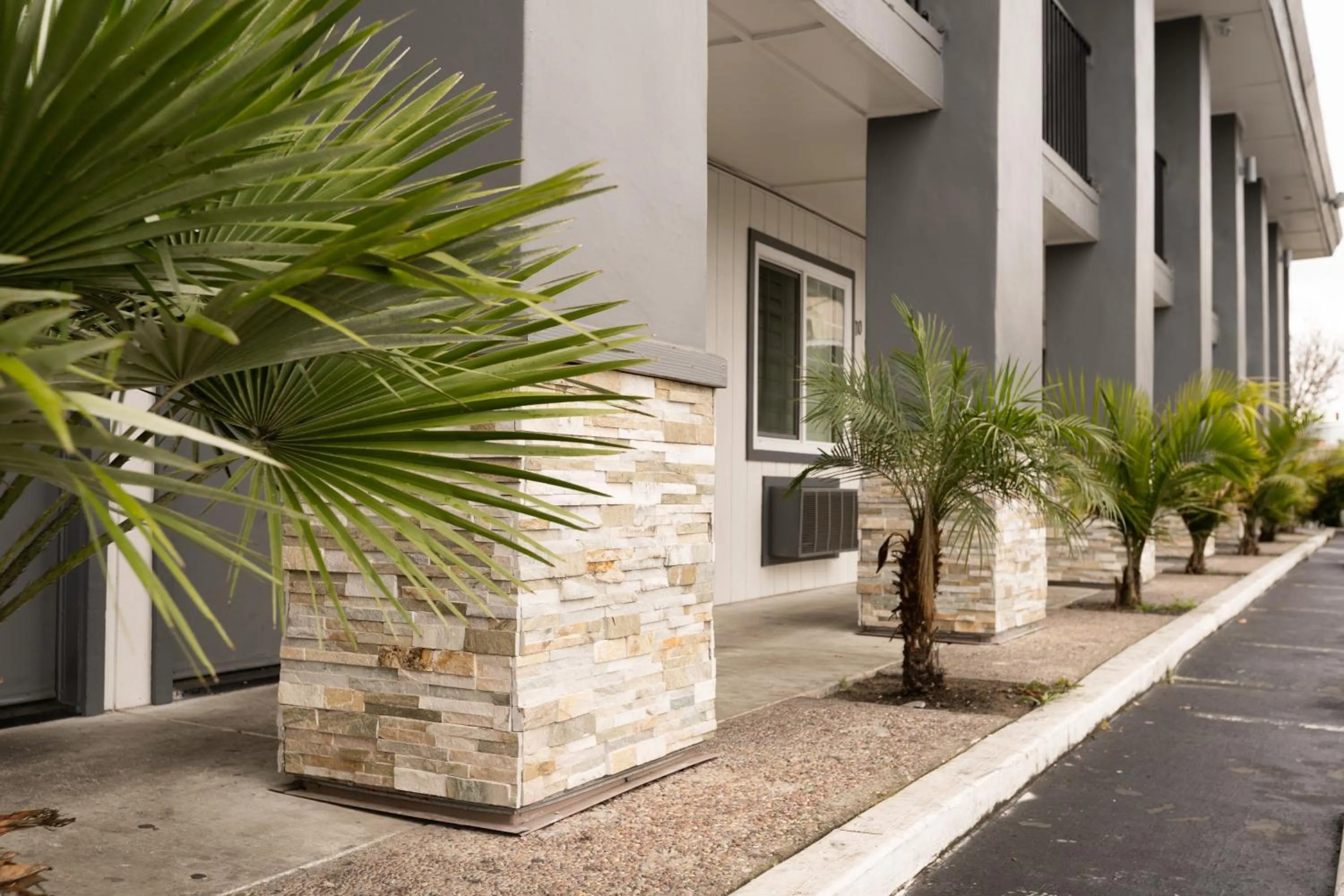 Property building in Rodeway Inn San Jose HWY-101 Tully Rd Exit