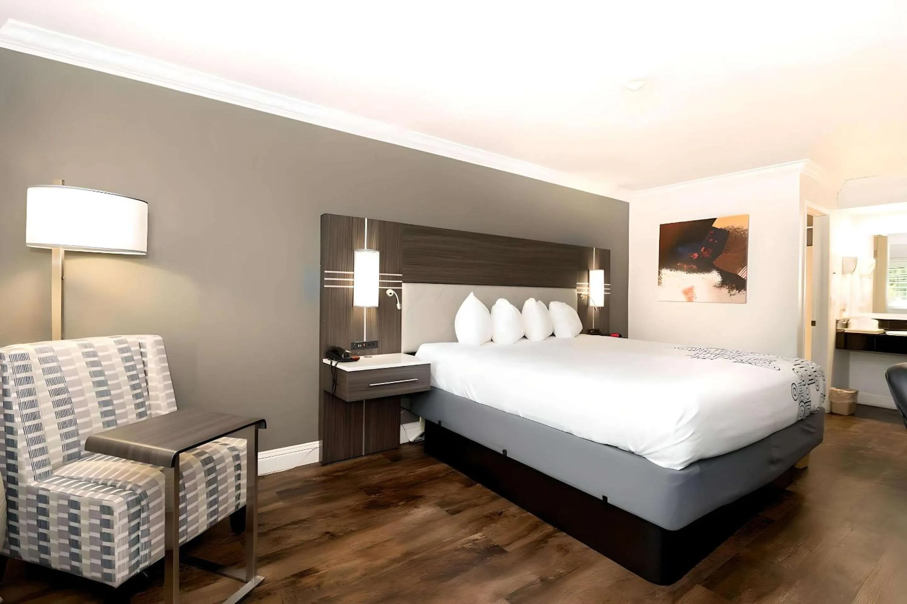 Bedroom, Bed in Rodeway Inn San Jose HWY-101 Tully Rd Exit