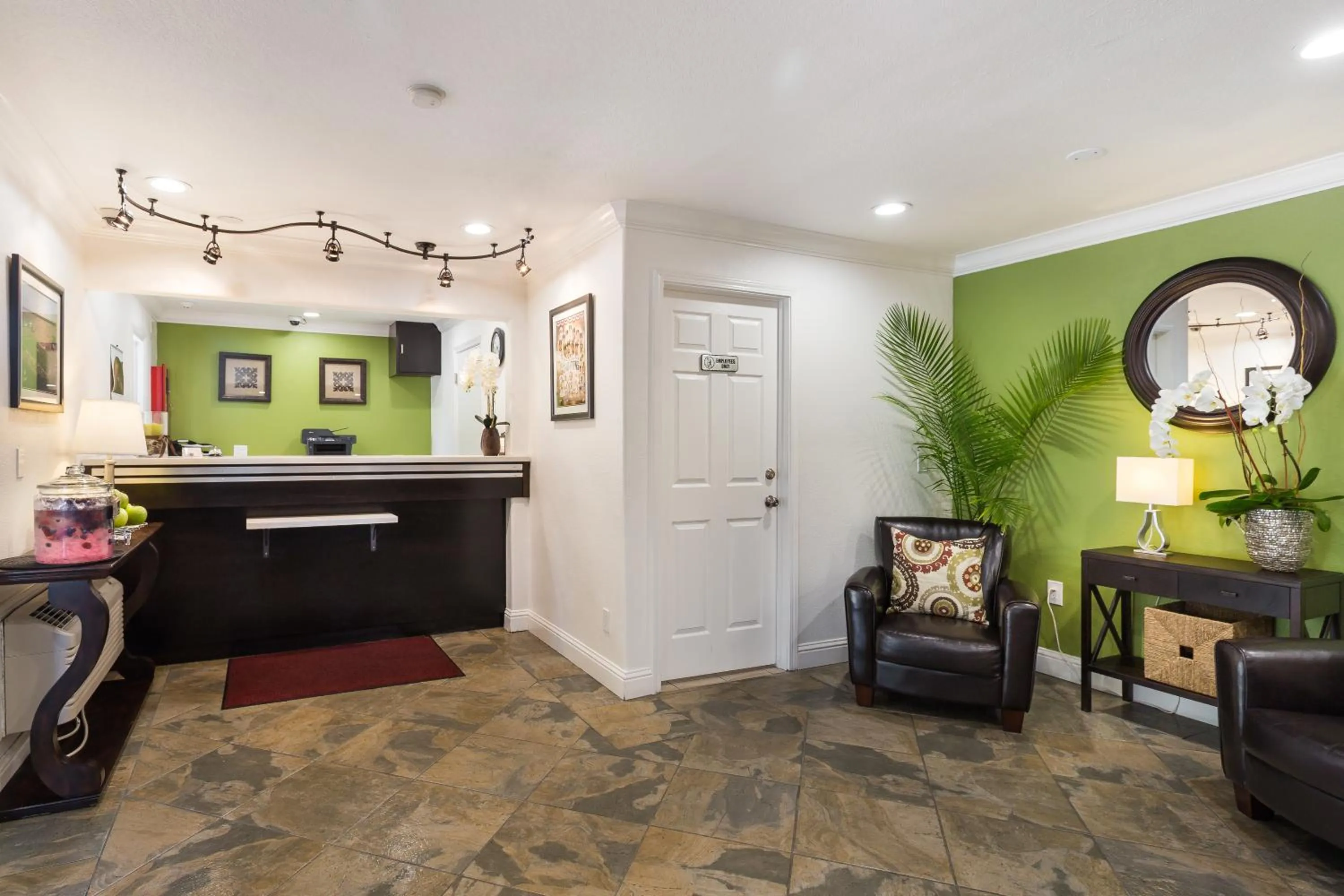 Lobby or reception in Rodeway Inn San Jose HWY-101 Tully Rd Exit