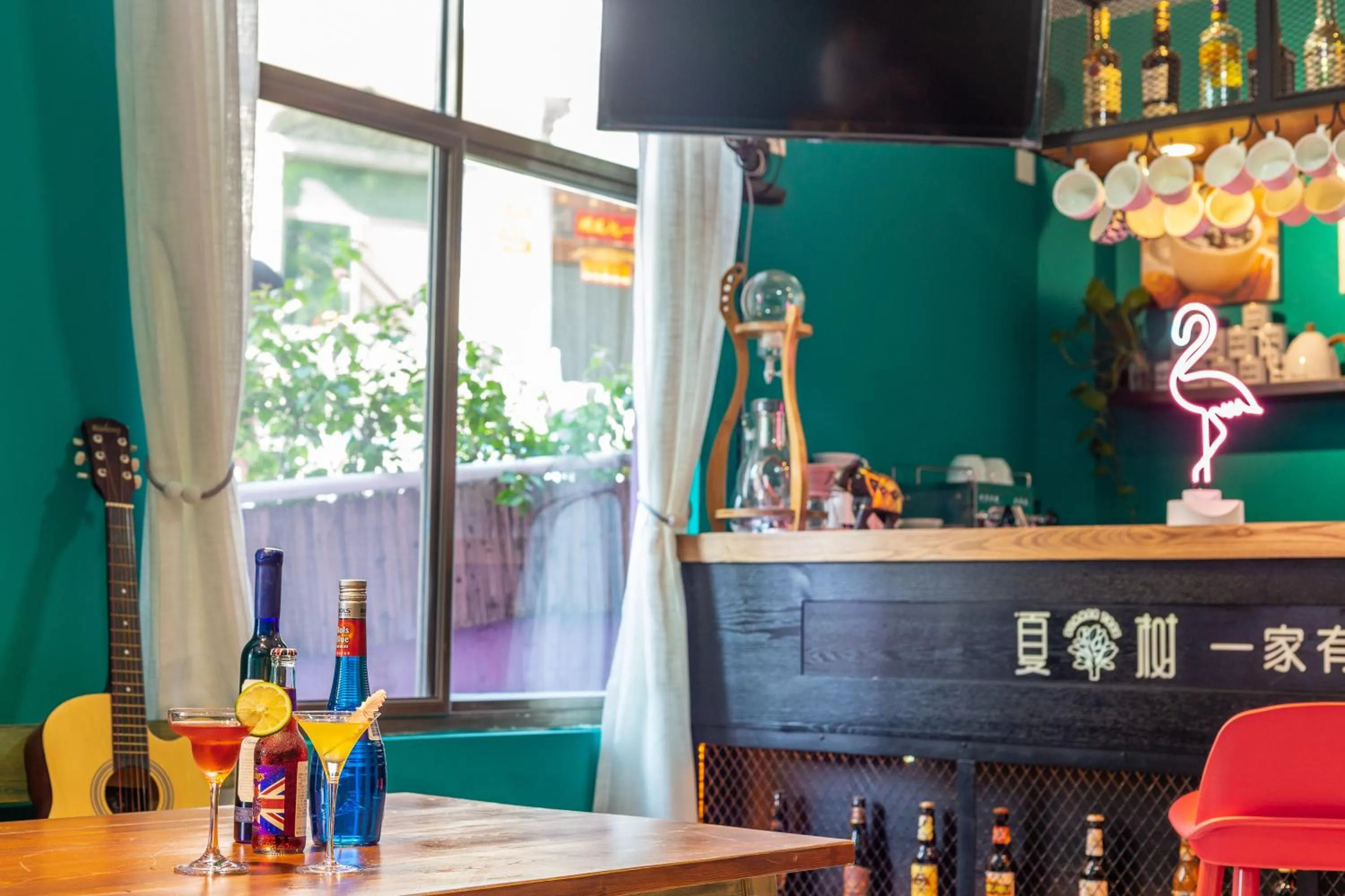 Communal lounge/ TV room in Summer Tree Inn