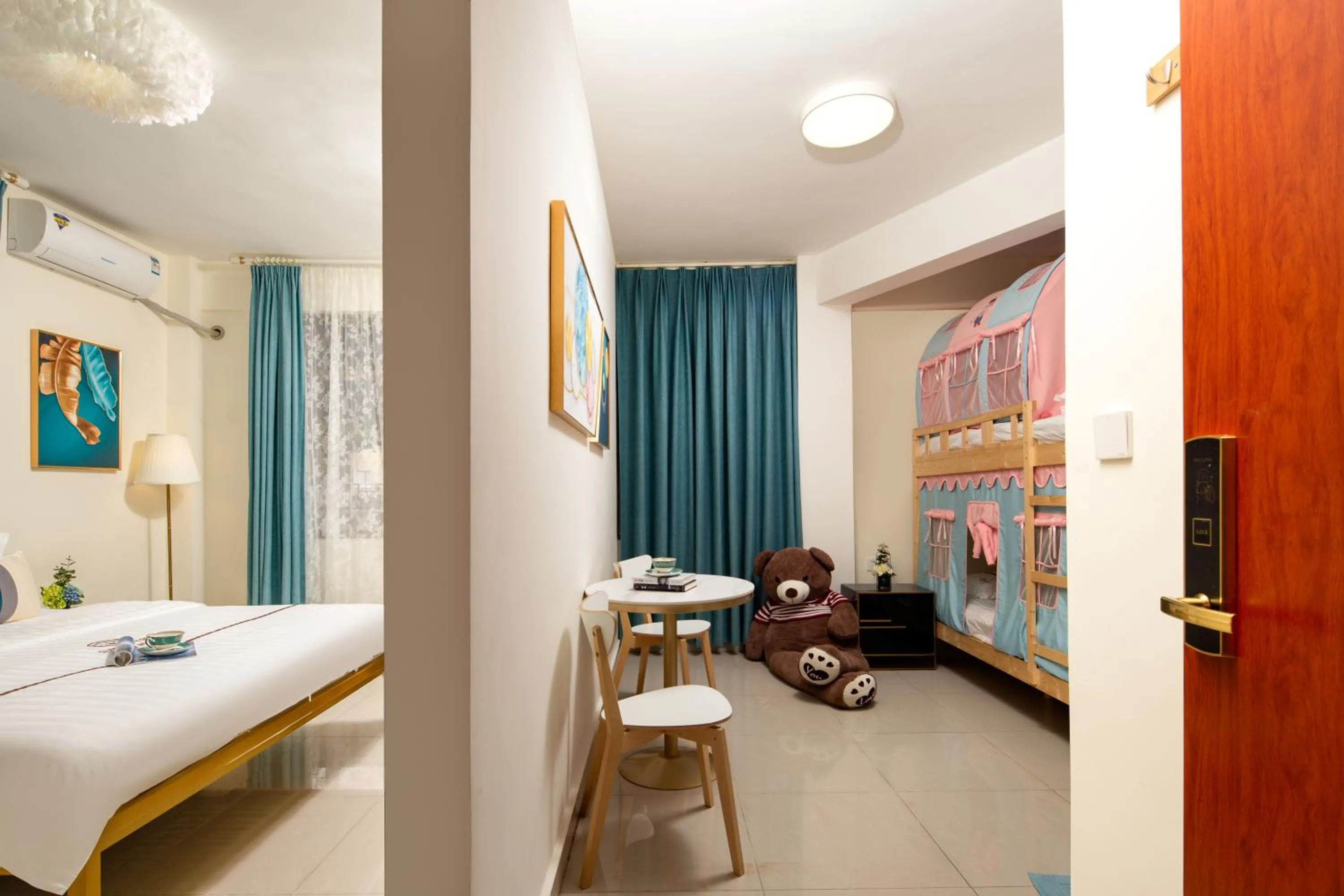 Photo of the whole room, Bed in Summer Tree Inn