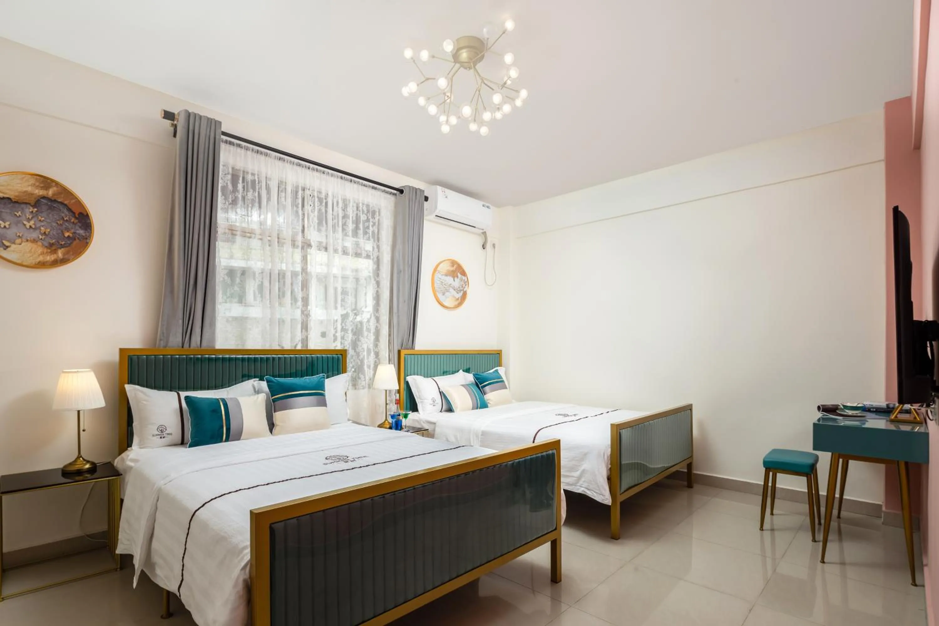 Photo of the whole room, Bed in Summer Tree Inn