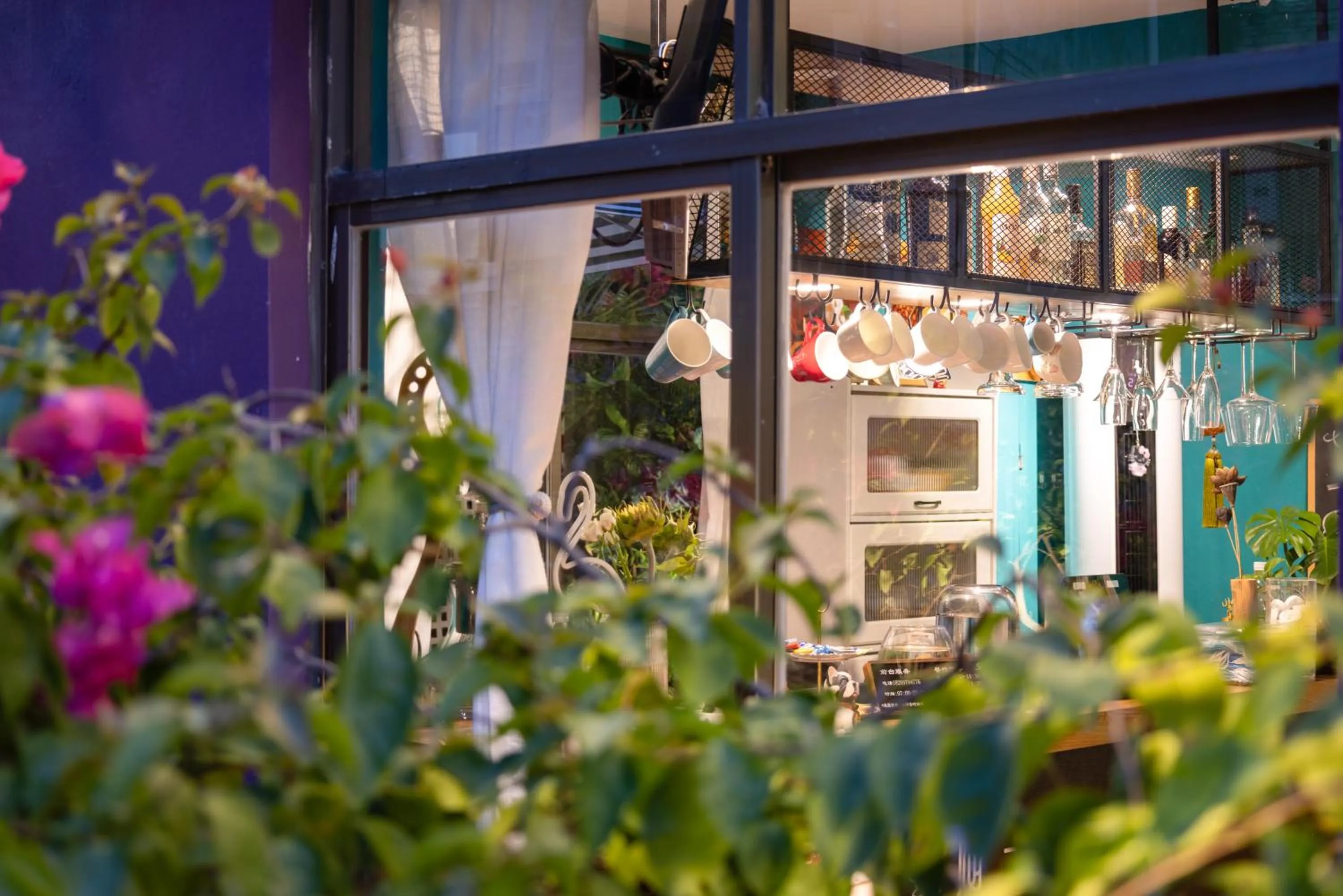 Day in Summer Tree Inn