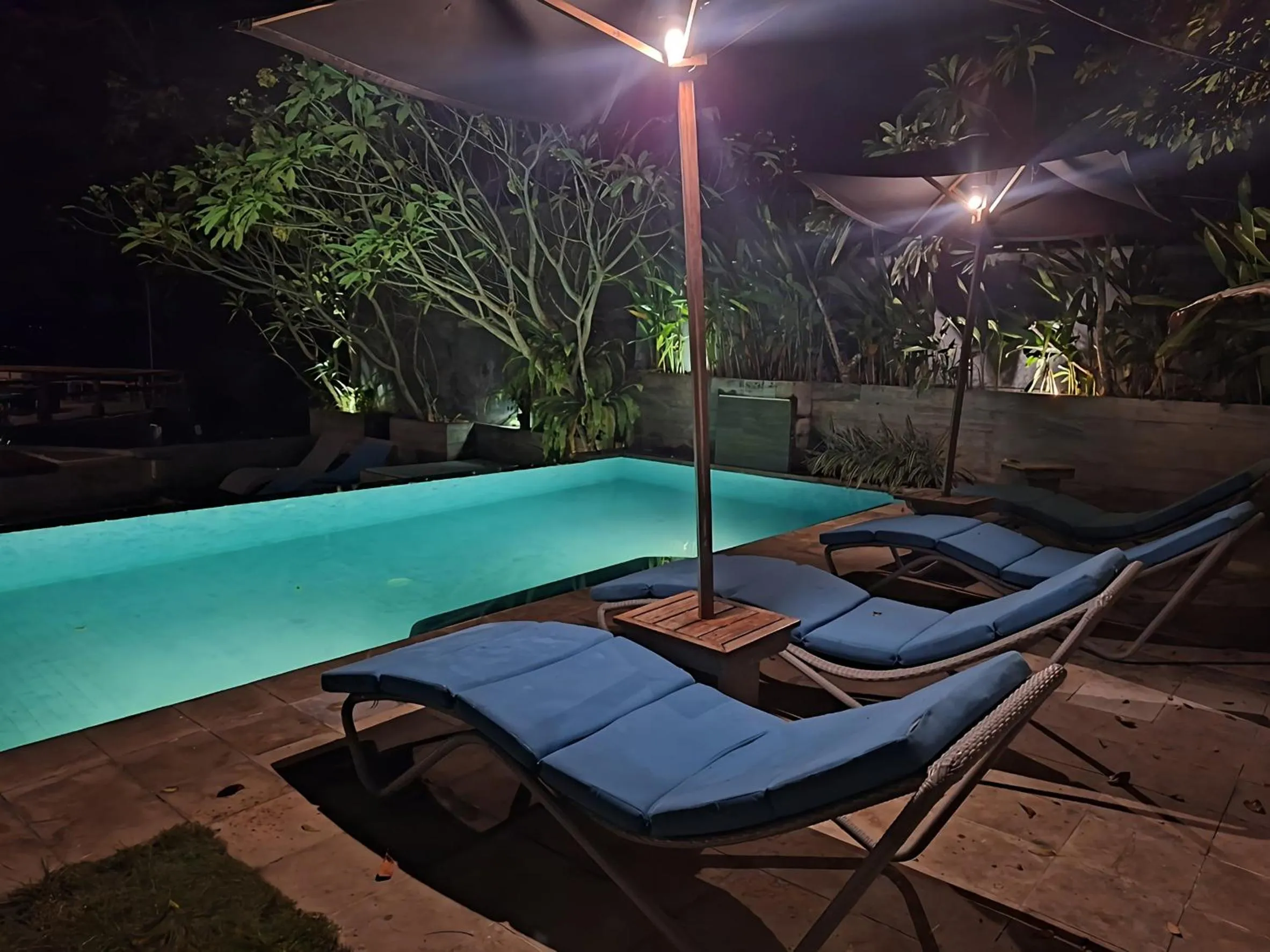 Swimming pool in JavaCove Beach Hotel