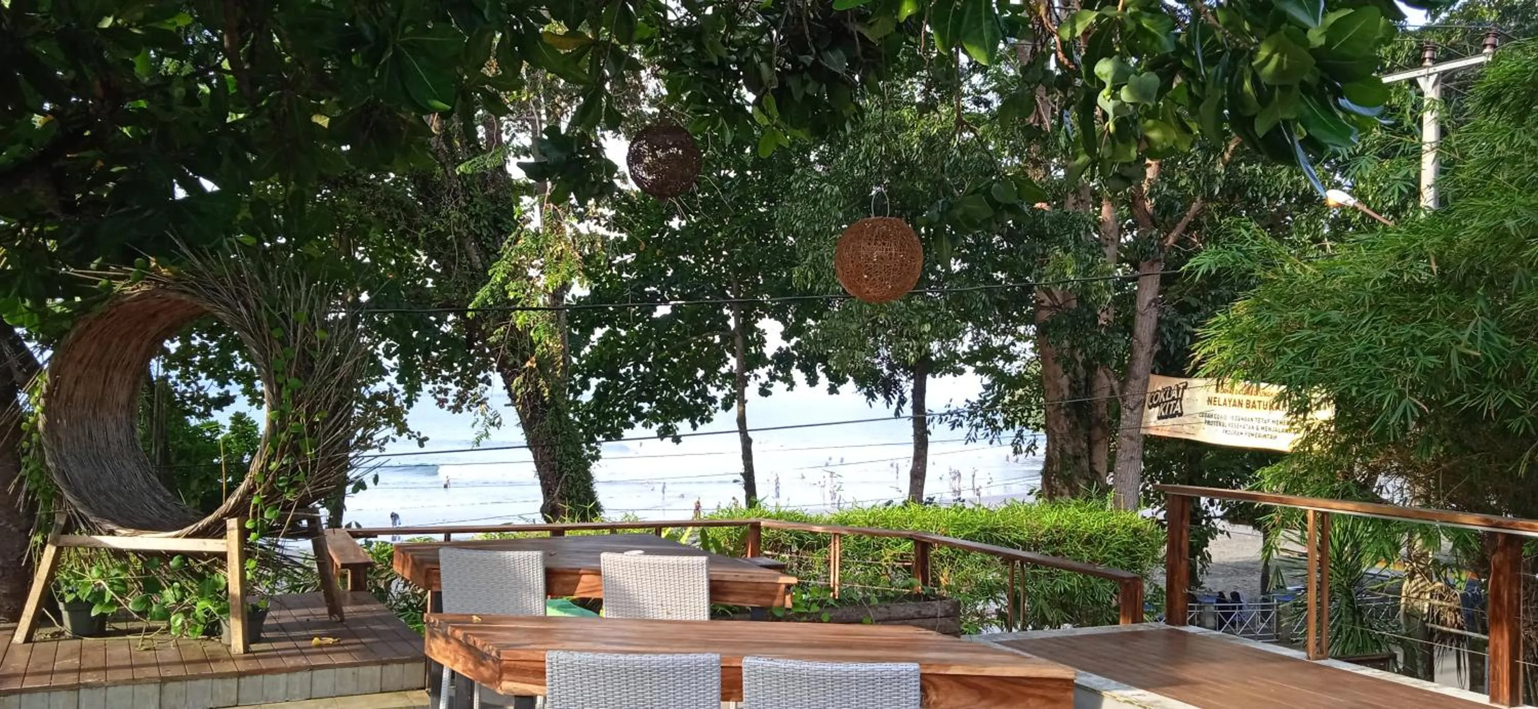 Restaurant/places to eat in JavaCove Beach Hotel