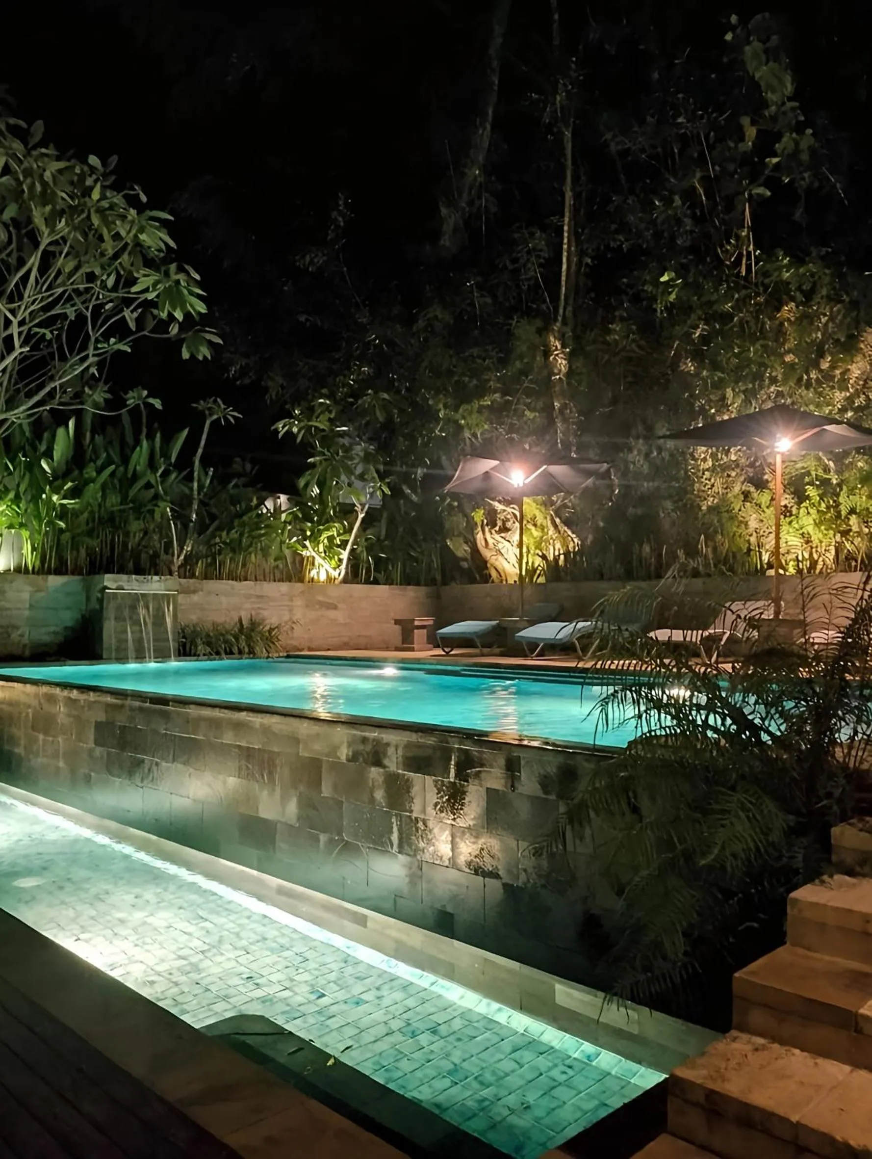 Swimming pool in JavaCove Beach Hotel