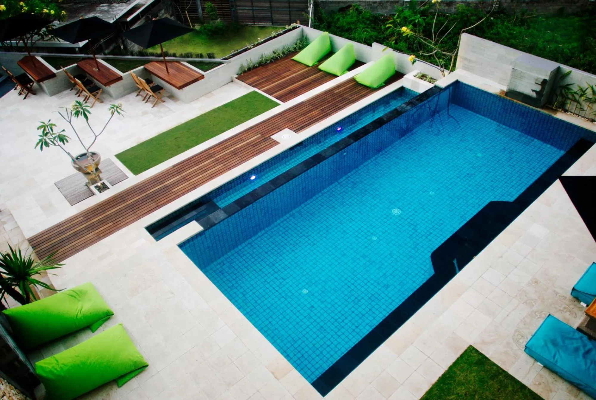 Pool view in JavaCove Beach Hotel