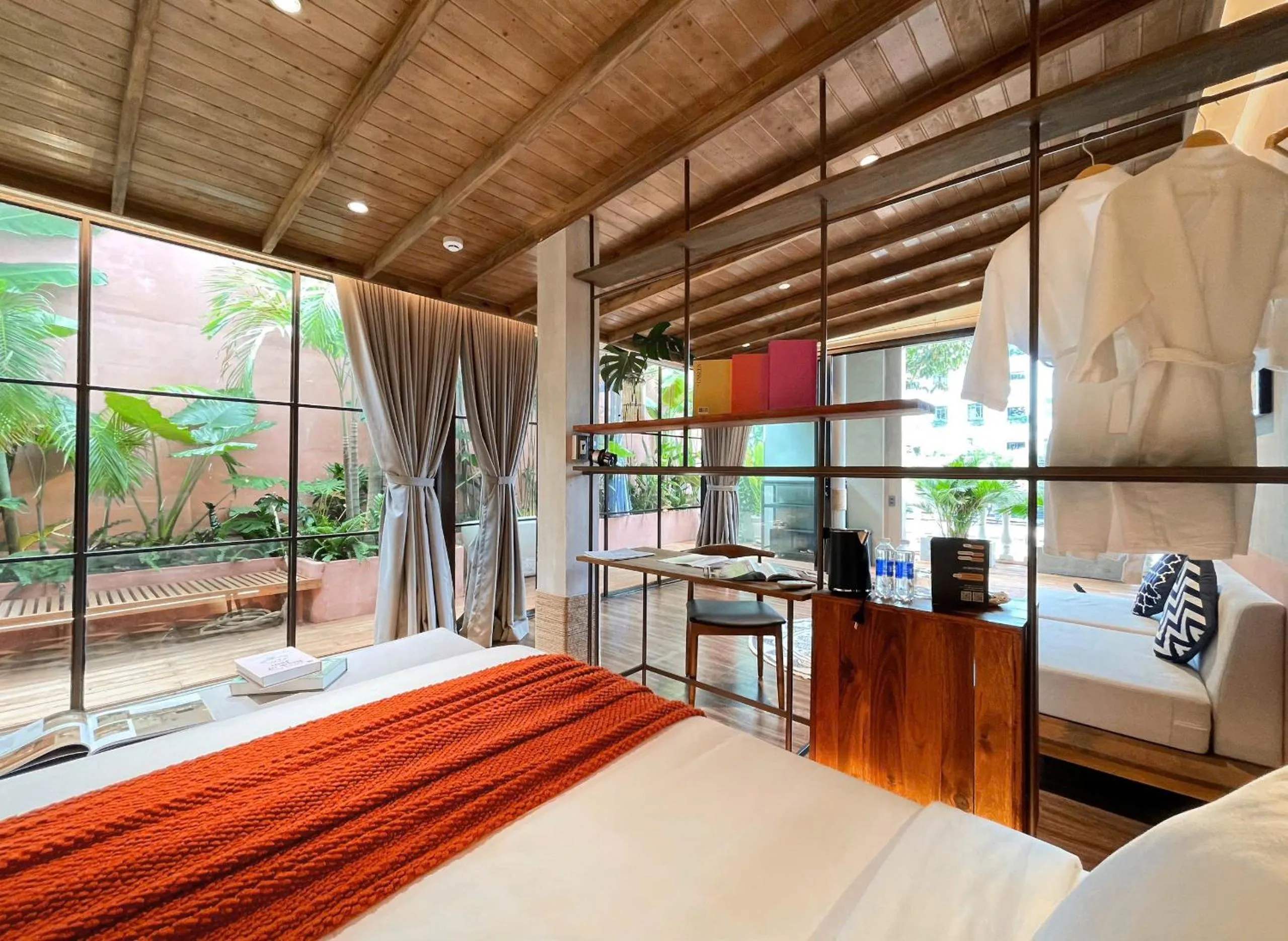 Bed in Joi Boutique Bãi Trước