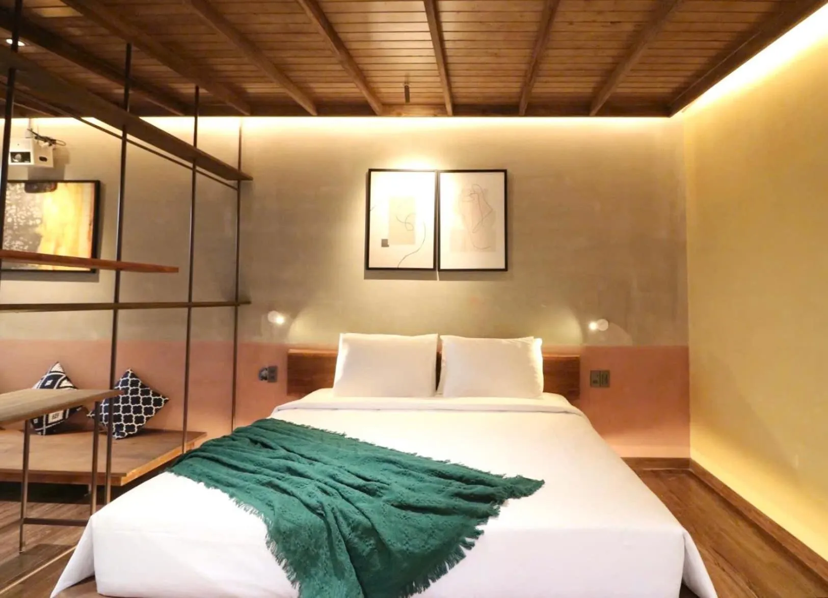 Bed in Joi Boutique Bãi Trước