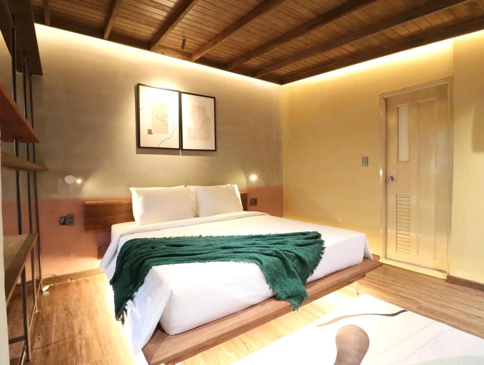 Bed in Joi Boutique Bãi Trước
