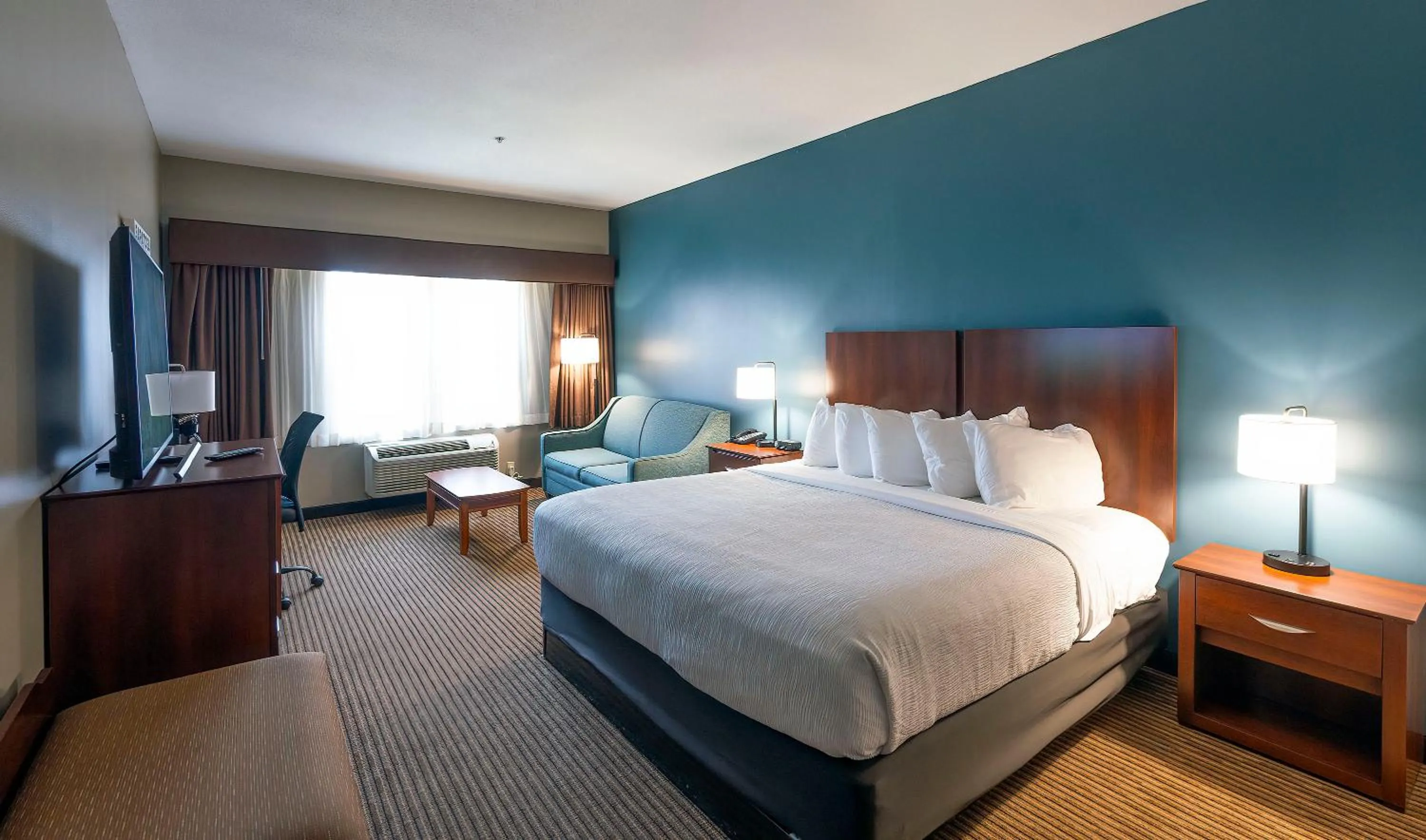 Bedroom, Bed in The Hotel Saratoga, an Ascend Collection Hotel