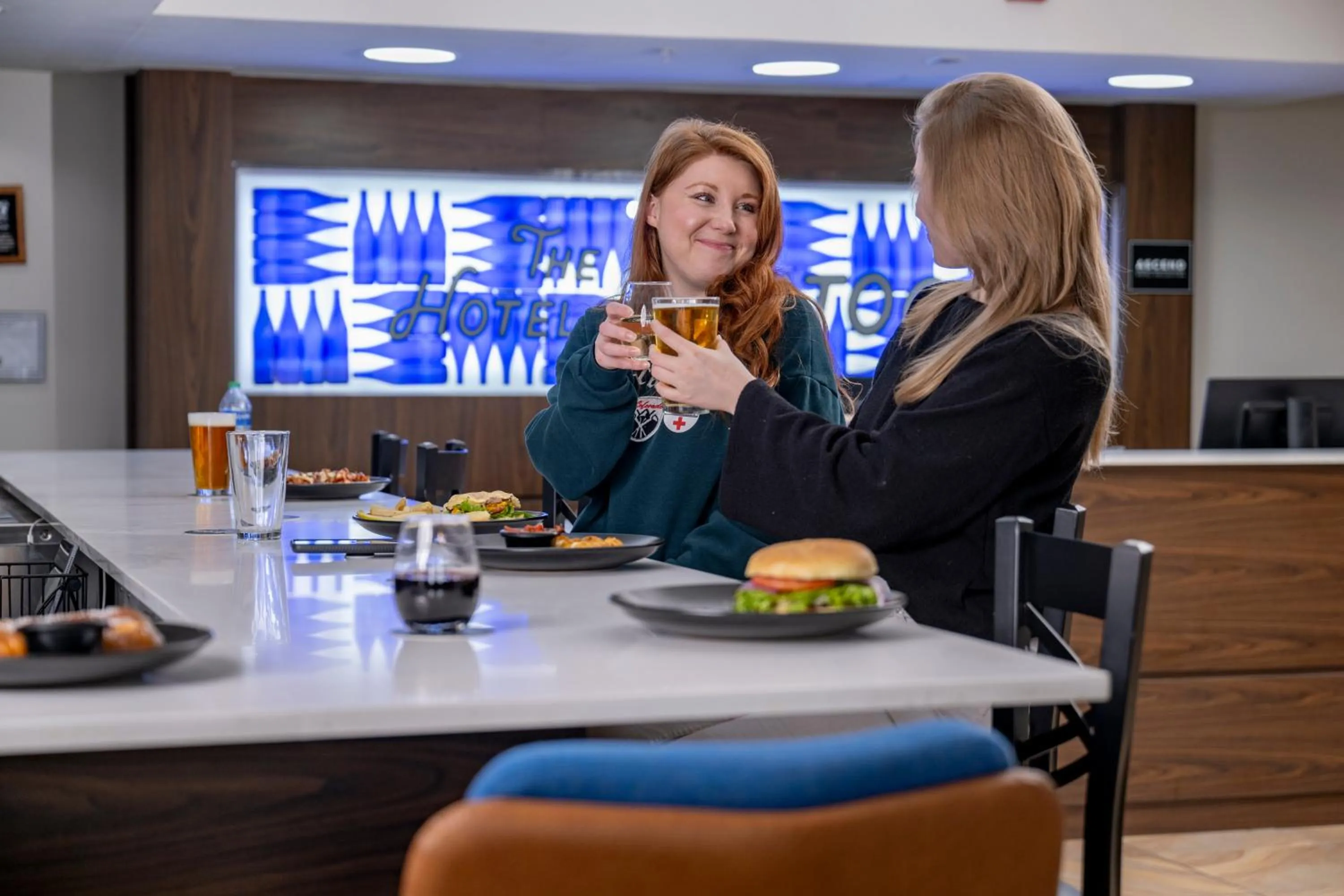 Food and drinks in The Hotel Saratoga, an Ascend Collection Hotel