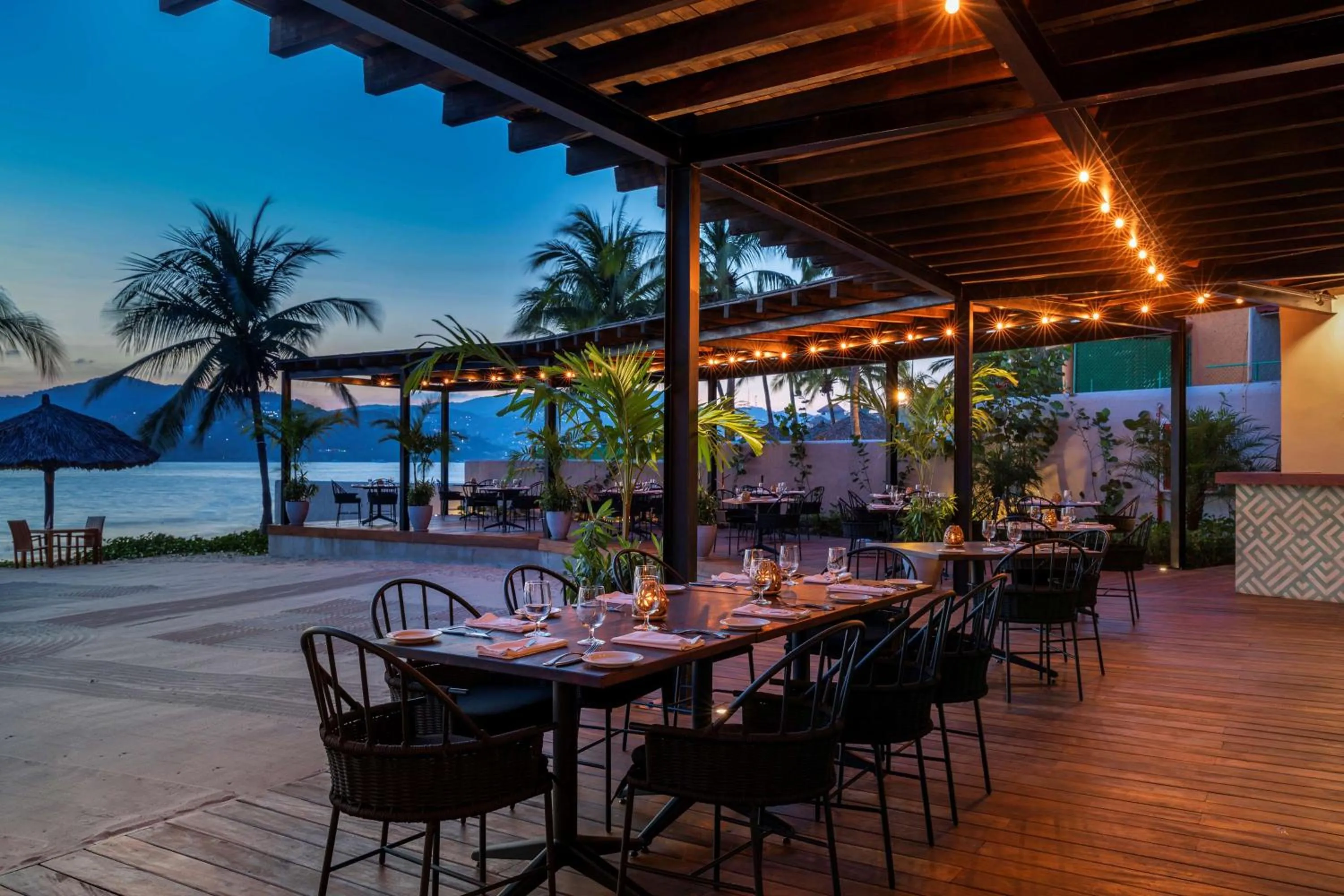 Restaurant/places to eat in Thompson Zihuatanejo, A Beach Resort, by Hyatt