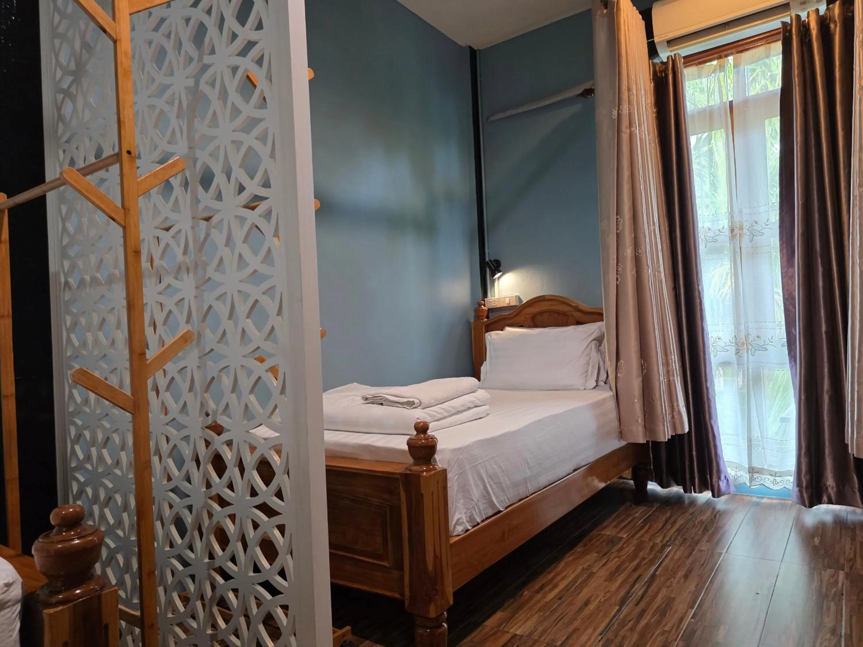 Bed in Bloom Cafe & Hostel