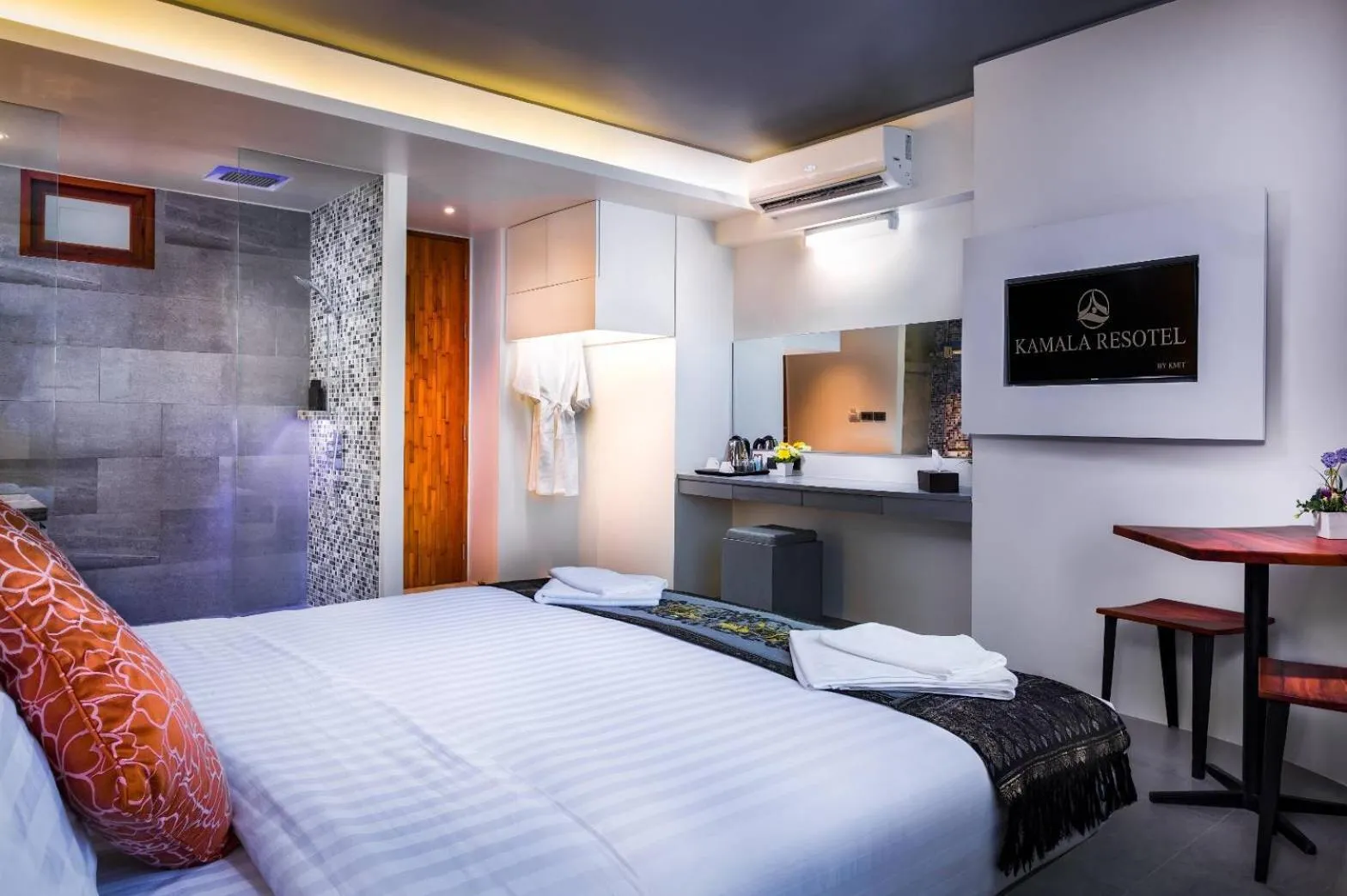 Photo of the whole room, Bed in Kamala Resotel, SHA Extra Plus