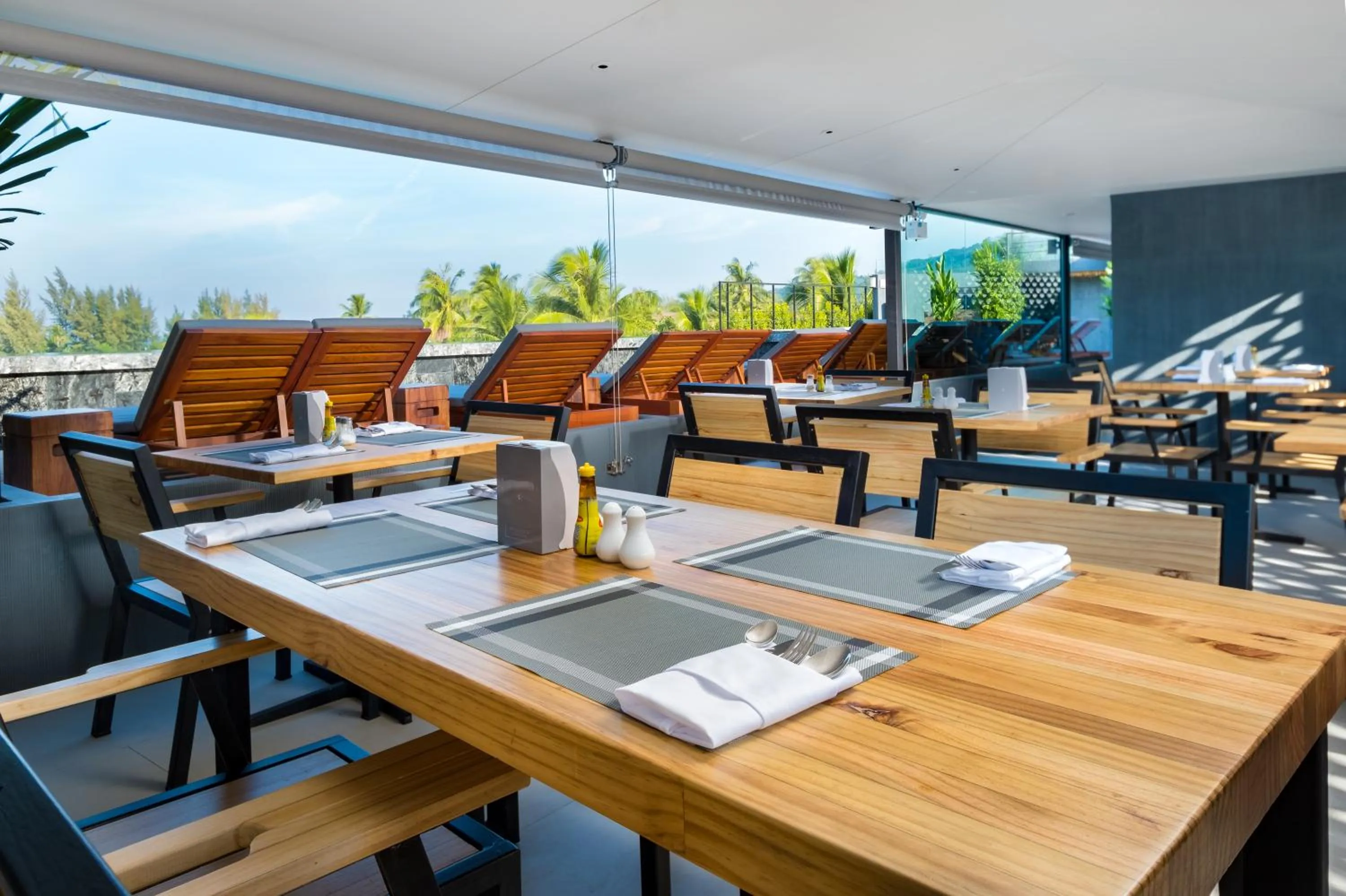 Restaurant/places to eat in Kamala Resotel, SHA Extra Plus