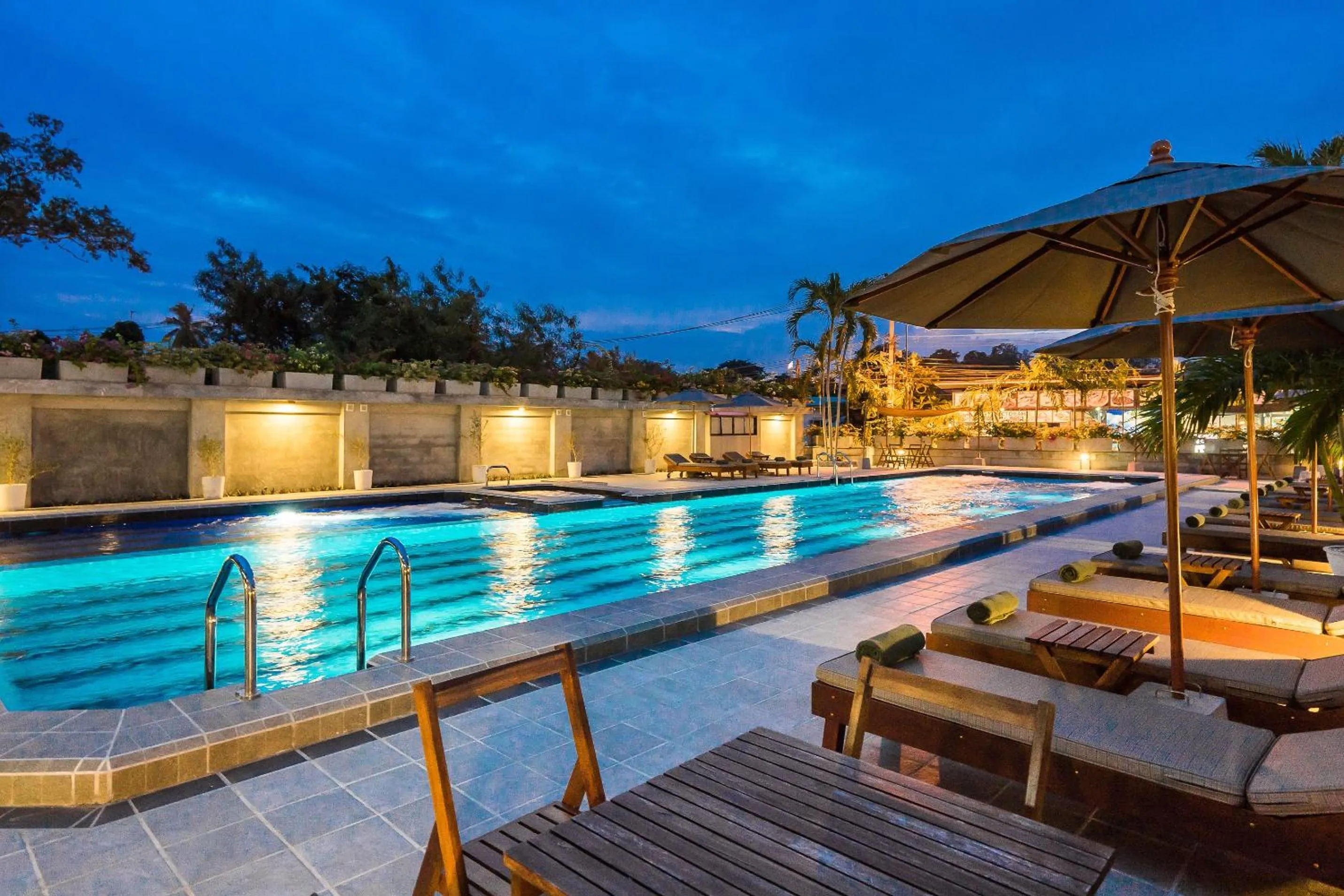 Swimming pool in Olive Tree Hotel Pattaya