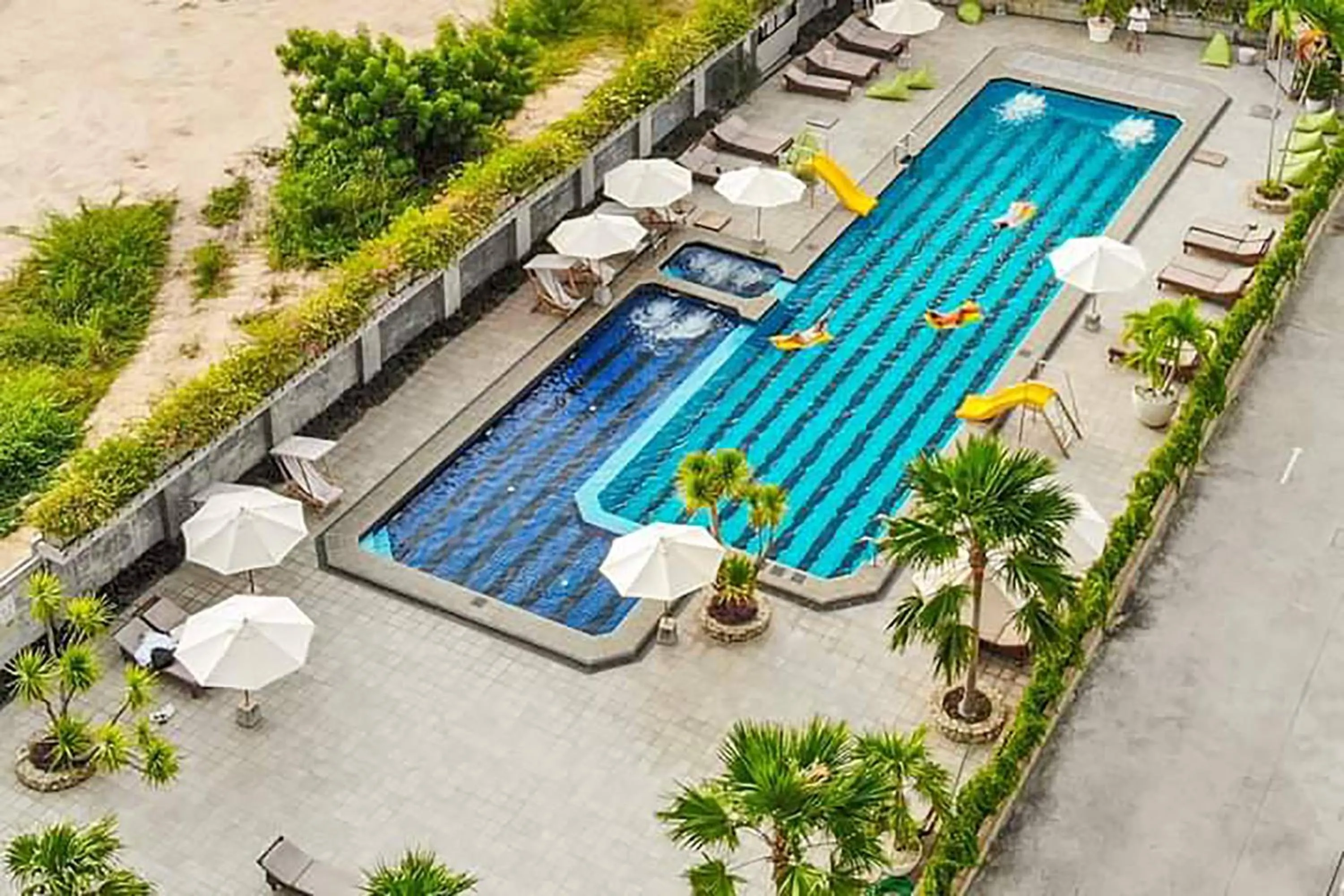 Swimming pool in Olive Tree Hotel Pattaya
