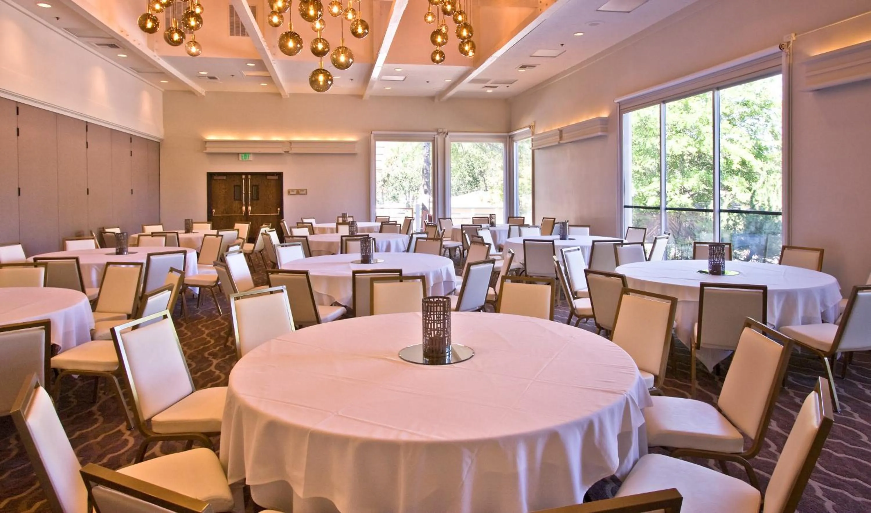 Meeting/conference room in Ashland Hills Hotel & Suites