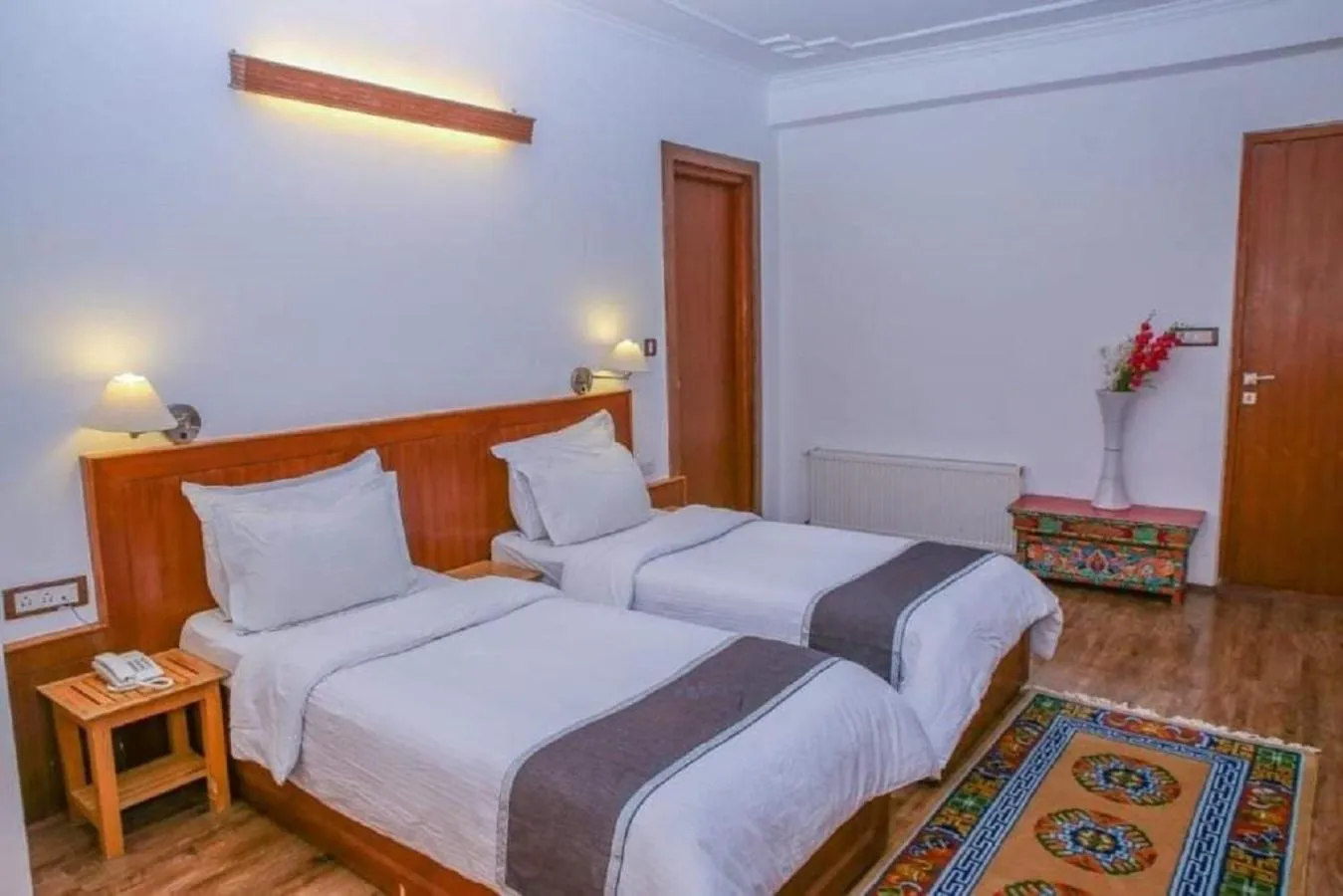 Photo of the whole room, Bed in Himalayan Retreat-Karzoo