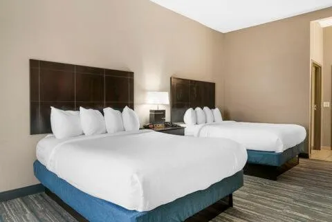 Bed in Comfort Inn & Suites Toledo North